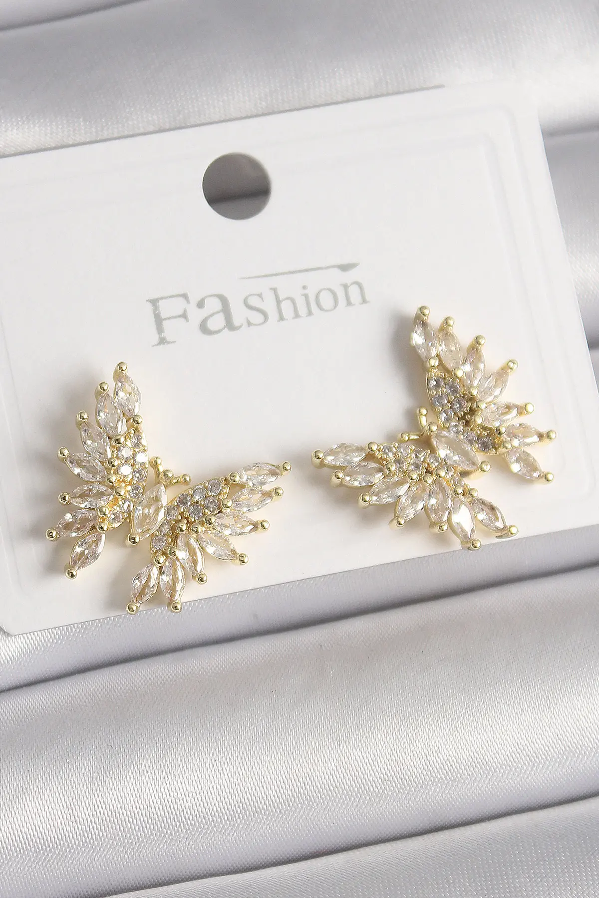 Pirinç Gold Renk Zirkon Taşlı Model Kadın Küpe TJ-BKP9907