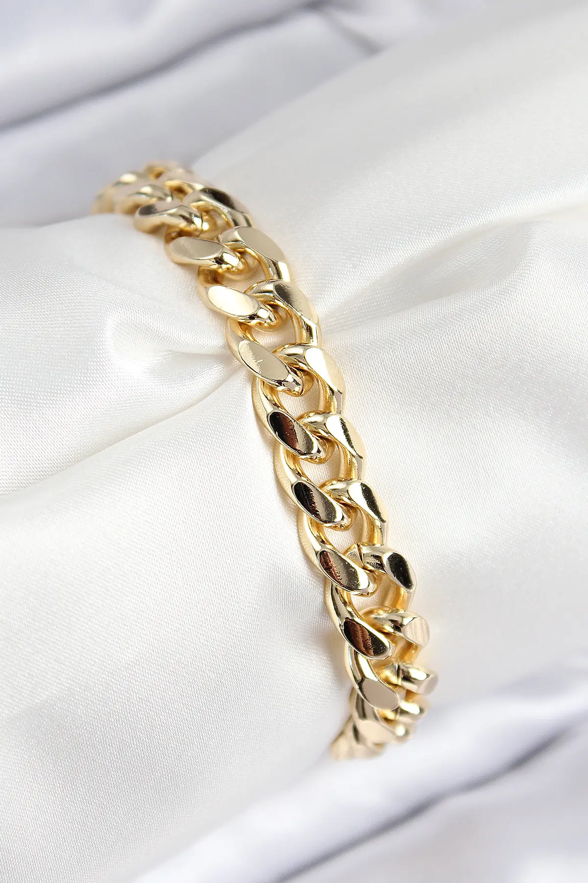 VIP Pirinç Zirkon Taşlı Klasik Zincir Model Gold Renk Kadın Bileklik - TJ-BB7766