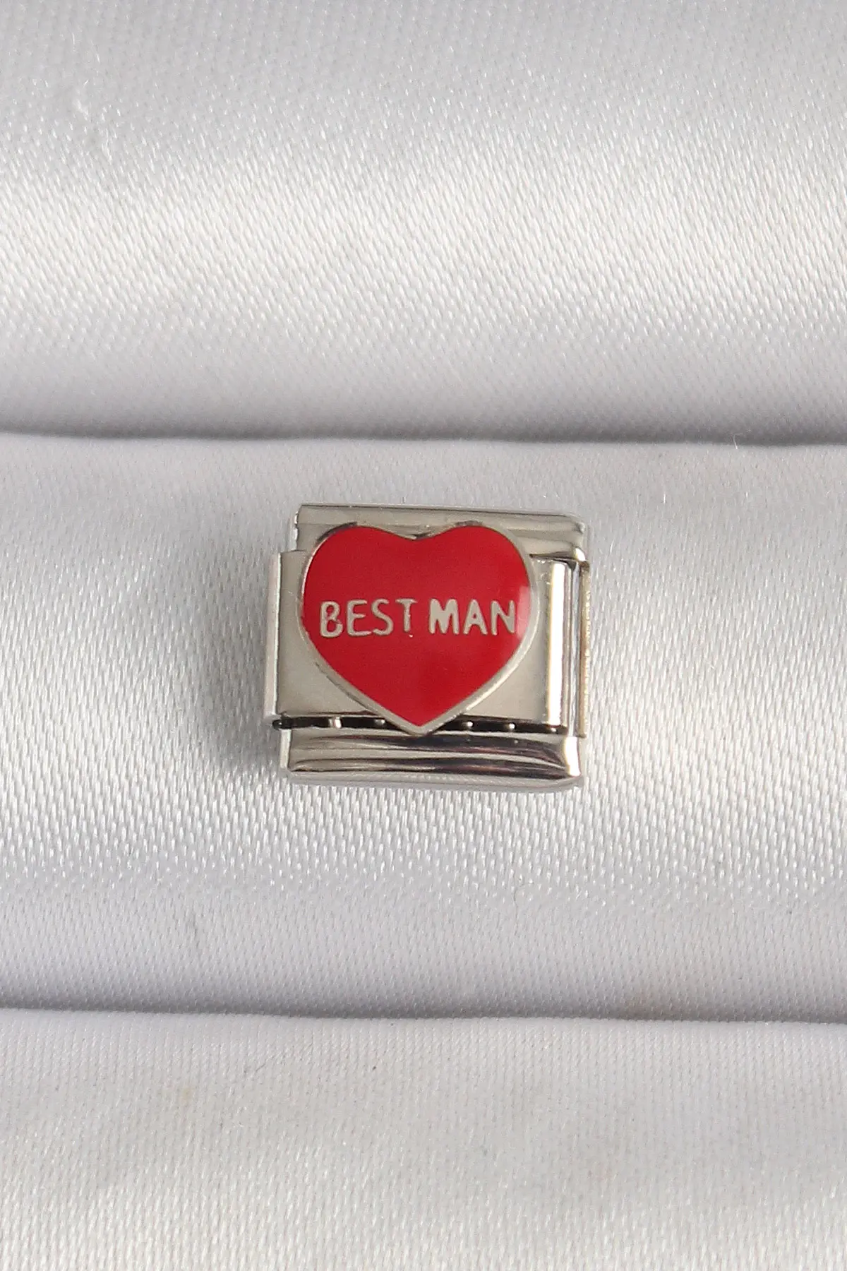 316L Çelik Gümüş Renk 'Best Man' Yazılı Kırmızı Kalp İşlemeli Nomination Charm TJ-BC1208