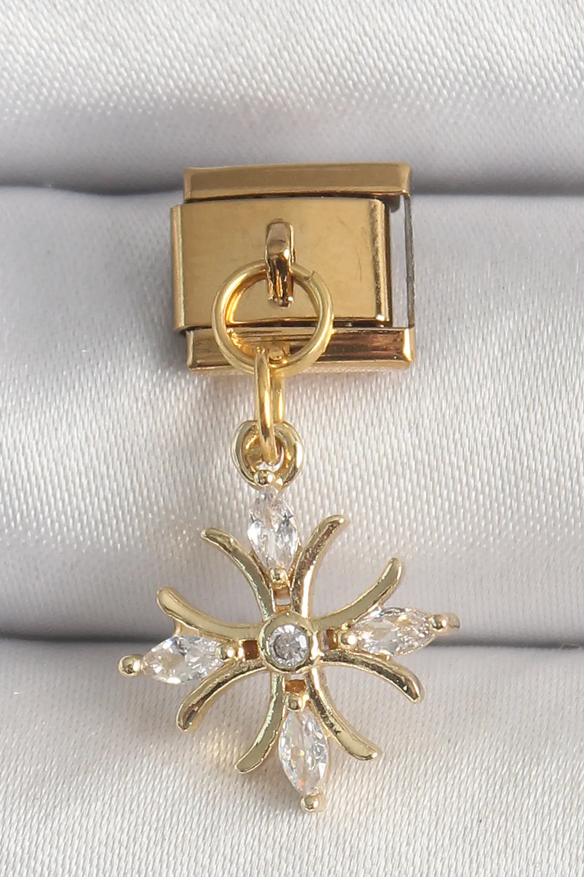 316L Çelik Gold Renk Sallantı Zirkon Taşlı Kar Tanesi Model Nomination Charm TJ-BC1341