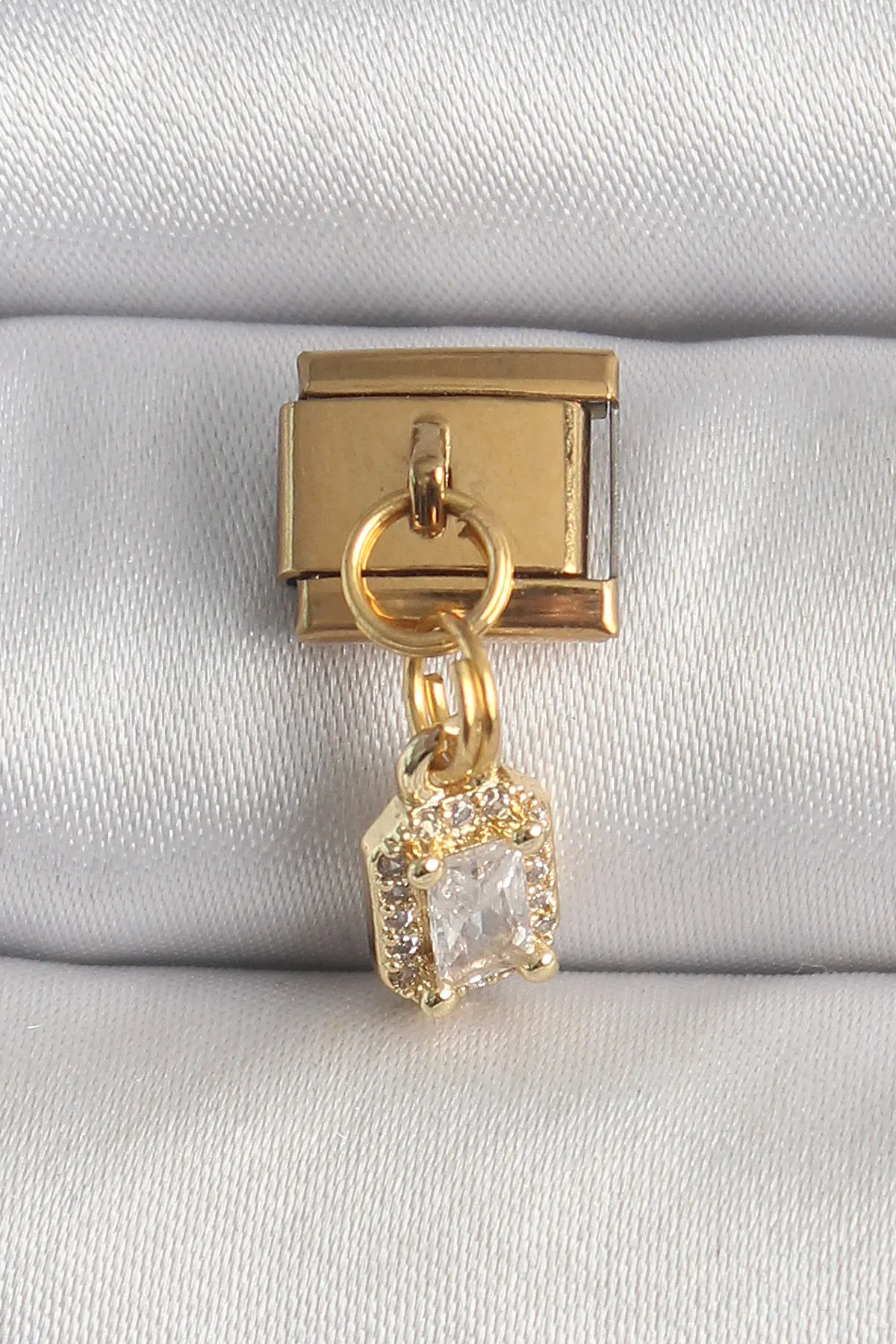 316L Çelik Gold Renk Sallantı Zirkon Taşlı Kare Model Nomination Charm TJ-BC1348