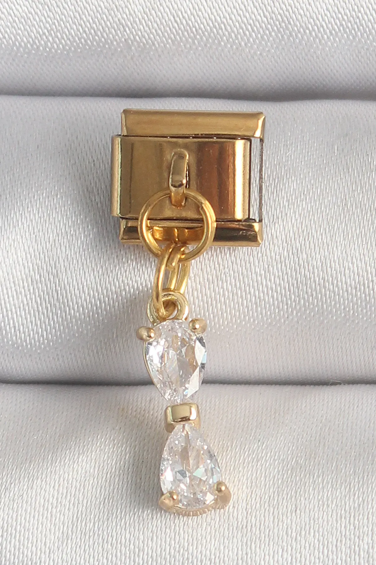 316L Çelik Gold Renk Sallantı Zirkon Taşlı Kurdele Model Nomination Charm TJ-BC1351