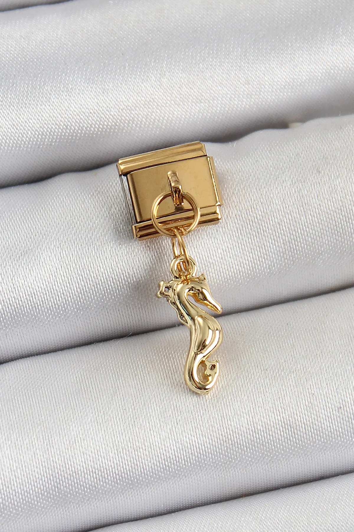 316L Çelik Sallantılı Deniz Atı Model Gold Renk Nomination Charm TJ-BC1396