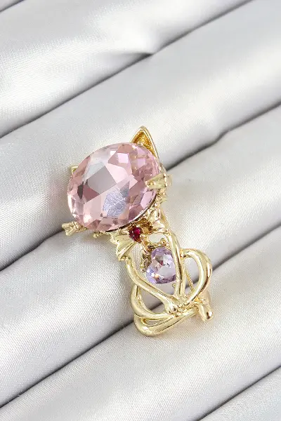 Pembe Zirkon Taşlı Kap Detaylı Kedi Figürlü Gold Renk Kadın Broş TJ-BR447