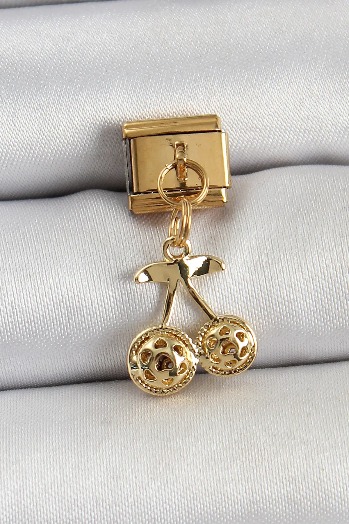 316L Çelik Sallantılı Zirkon Taşlı Fiyonk Model Gold Renk Nomination C316L Çelik Sallantılı Kiraz Model Gold Renk Nomination Charm TJ-BC1425