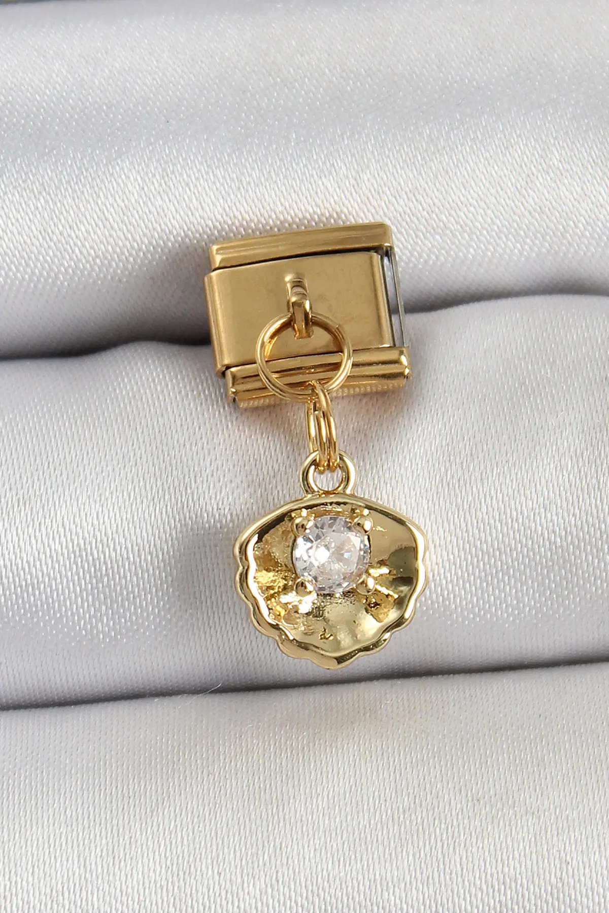 316L Çelik Sallantılı Zirkon Taşlı İstiridye Model Gold Renk Nomination Charm TJ-BC1426