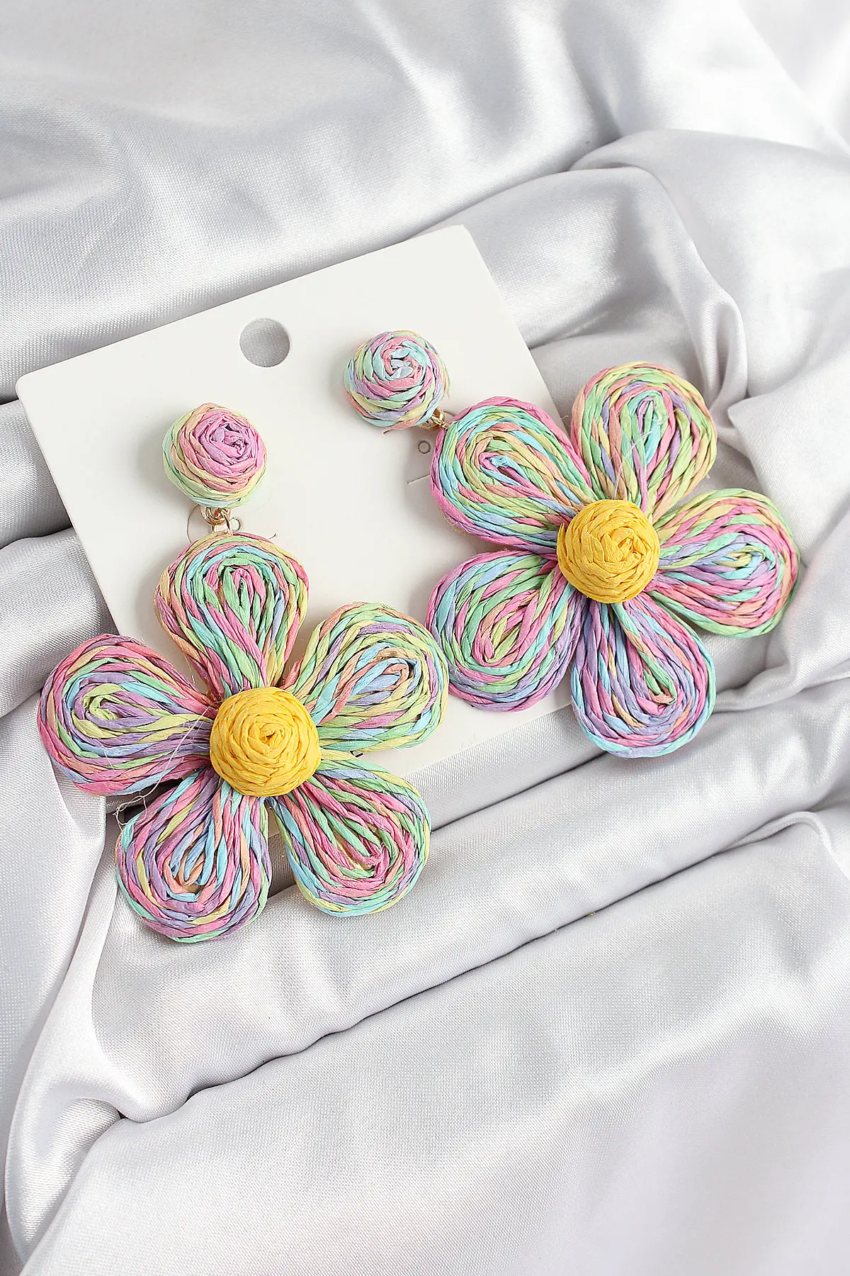 Pirinç Rainbow Papatya Model Gold Renk Kadın Hasır Küpe TJ-BKP10895