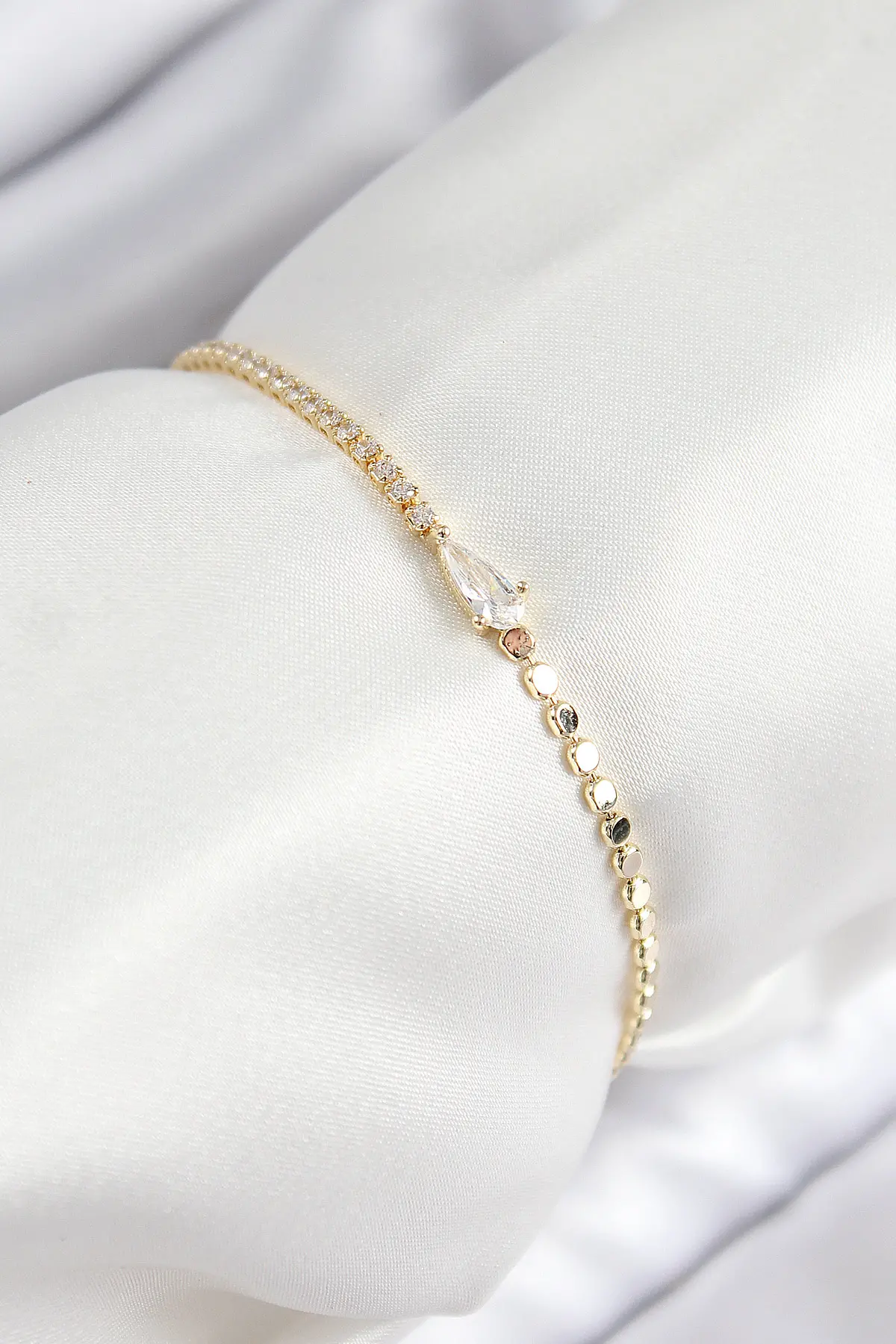 Pirinç Zirkon Taşlı Damla Model Ezme Zincir Gold Renk Kadın Bileklik TJ-BB7589