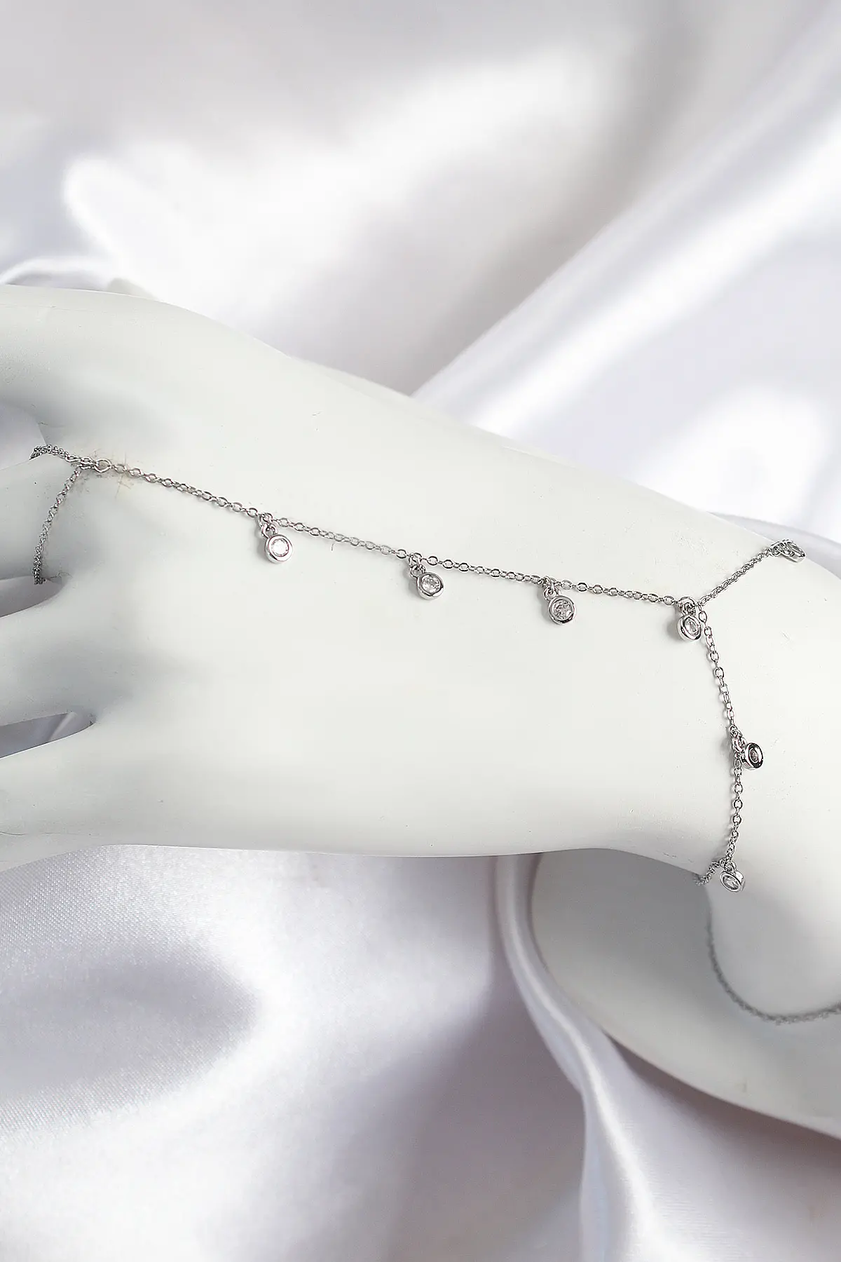Pirinç Zirkon Taşlı Sallantılı Model Gümüş Renk Kadın Şahmeran TJ-SN696
