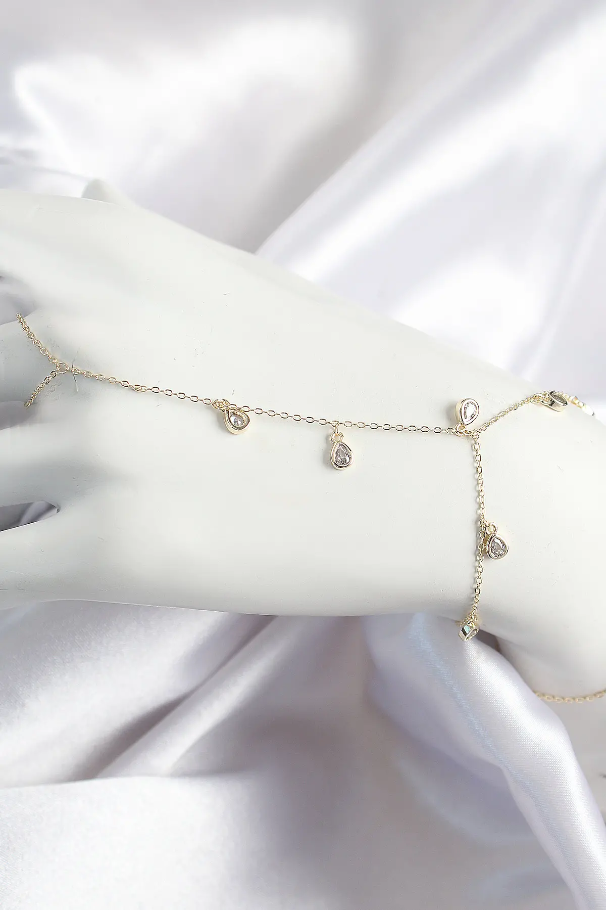 Pirinç Zirkon Taşlı Sallantılı Damla Model Gold Renk Kadın Şahmeran TJ-SN703