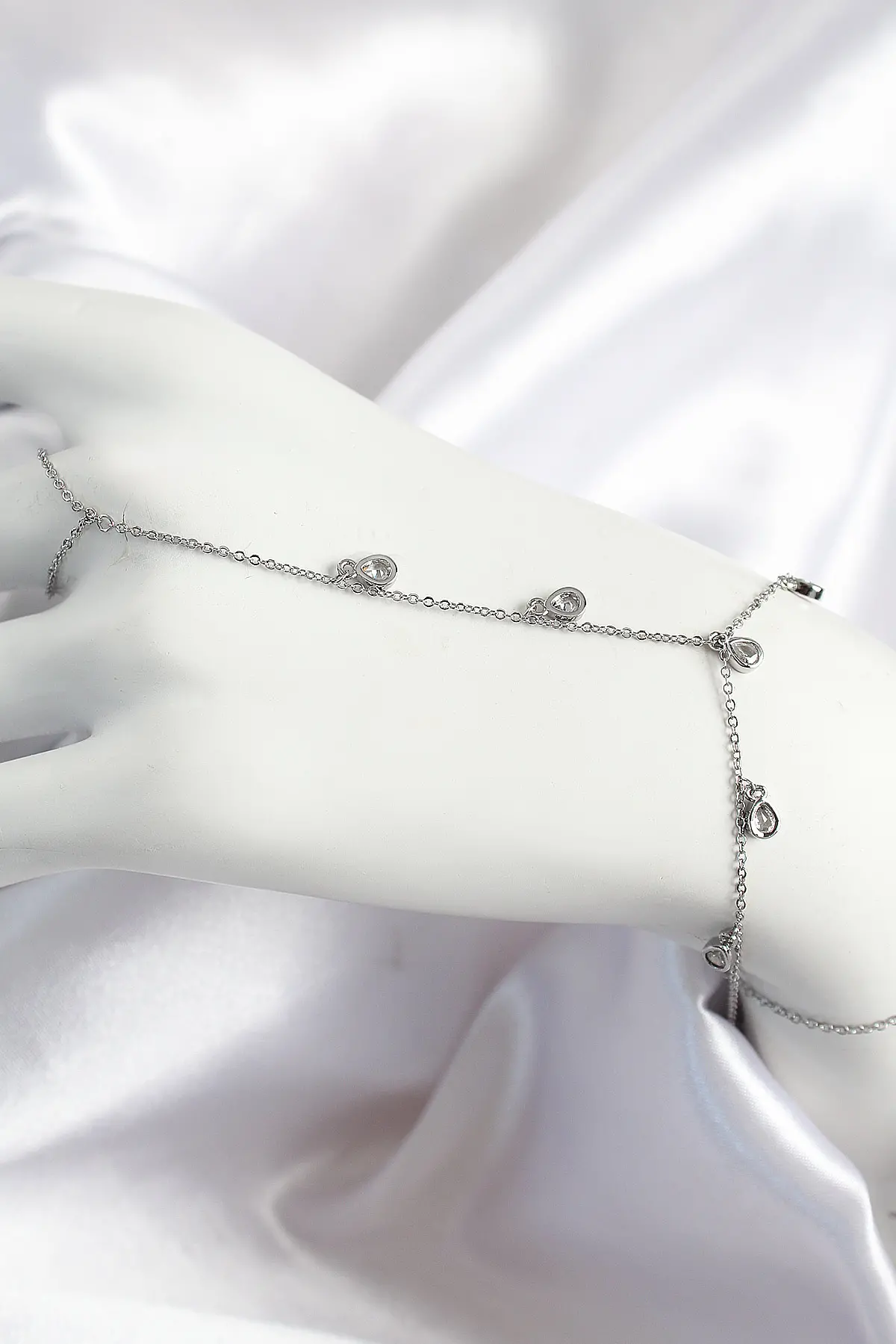 Pirinç Zirkon Taşlı Sallantılı Damla Model Gümüş Renk Kadın Şahmeran TJ-SN704