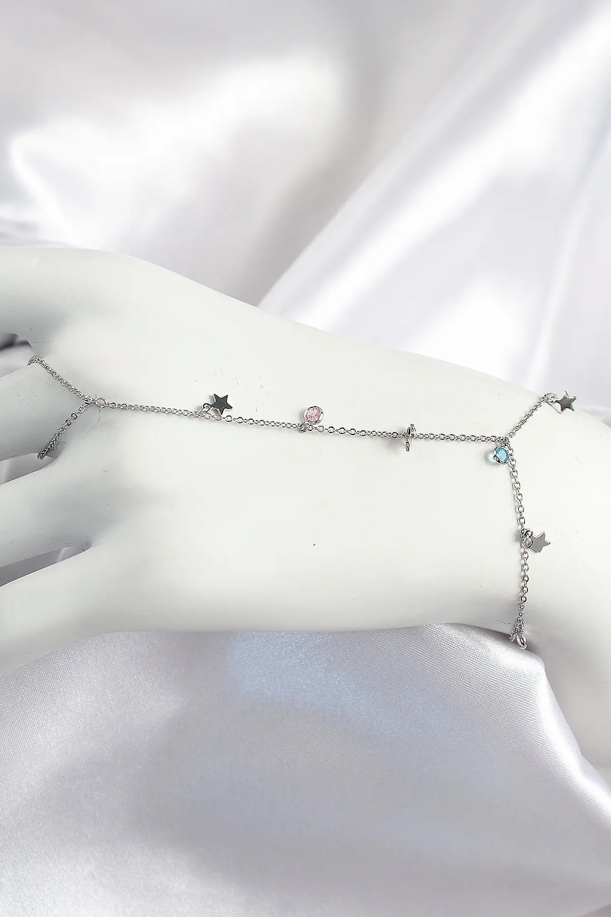 Pirinç Renkli Zirkon Taşlı Sallantılı Yıldızlı Model Gümüş Renk Kadın Şahmeran TJ-SN708