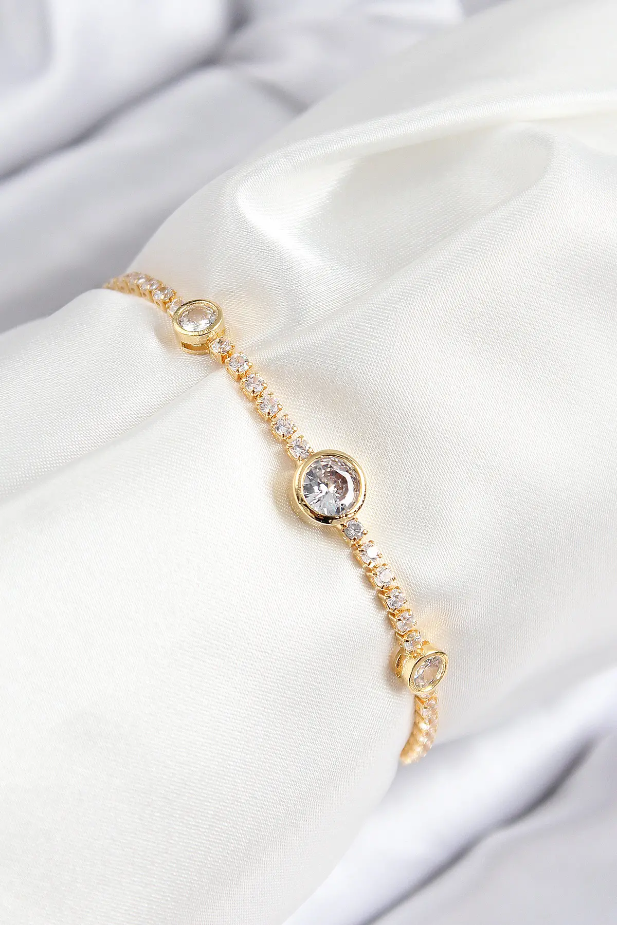 Pirinç Zirkon Taşlı Daire Model Gold Renk Asansörlü Kadın Bileklik TJ-BB7733