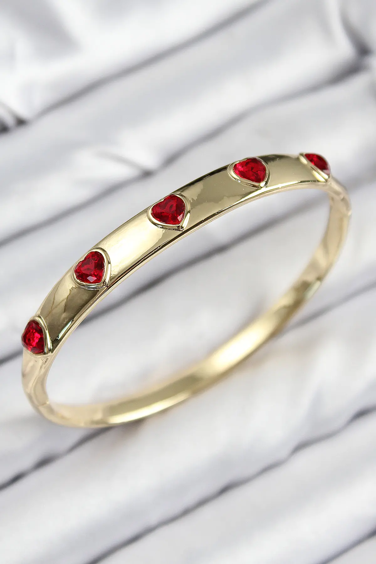 Pirinç Zirkon Taşlı Kırmızı Kalp Model Gold Renk Kadın Kelepçe TJ-BB7683