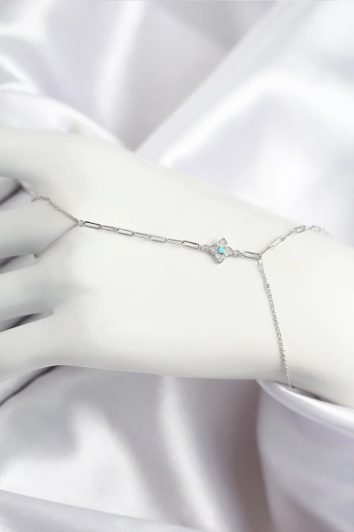 Pirinç Zirkon Taşlı Mavi Boncuklu Yonca Model Gümüş Renk Şahmeran TJ-SN720
