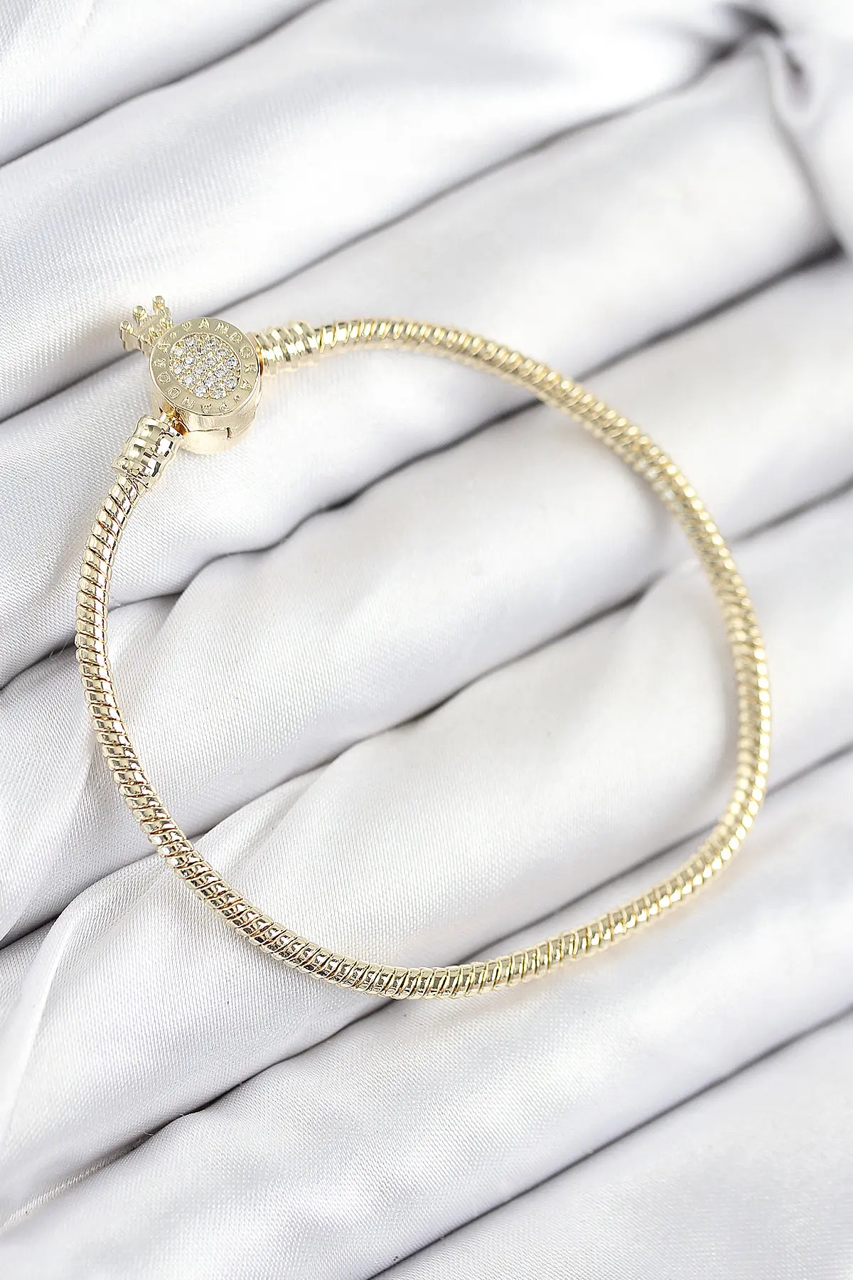 Pirinç Charm Zirkon Taşlı Taç Model Gold Renk Kadın Bileklik TJ-BB7808