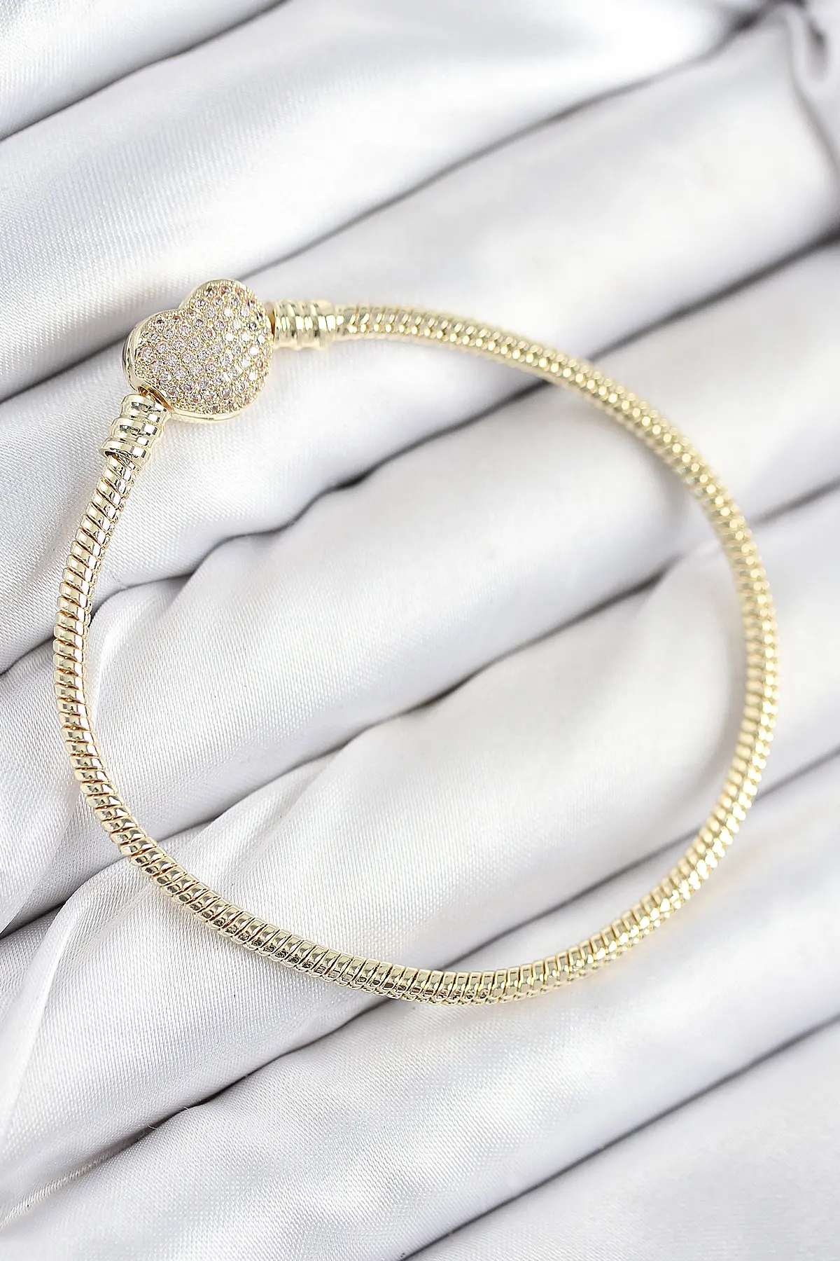 Pirinç Charm Zirkon Taşlı Kalp Model Gold Renk Kadın Bileklik TJ-BB7809
