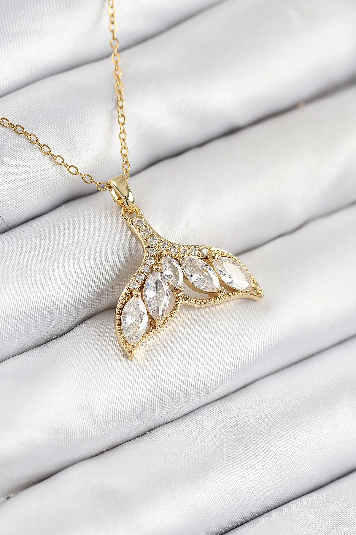 316L Çelik Zirkon Taşlı Balık Kuyruğu Model Gold Renk Kadın Kolye TJ-BKO10511