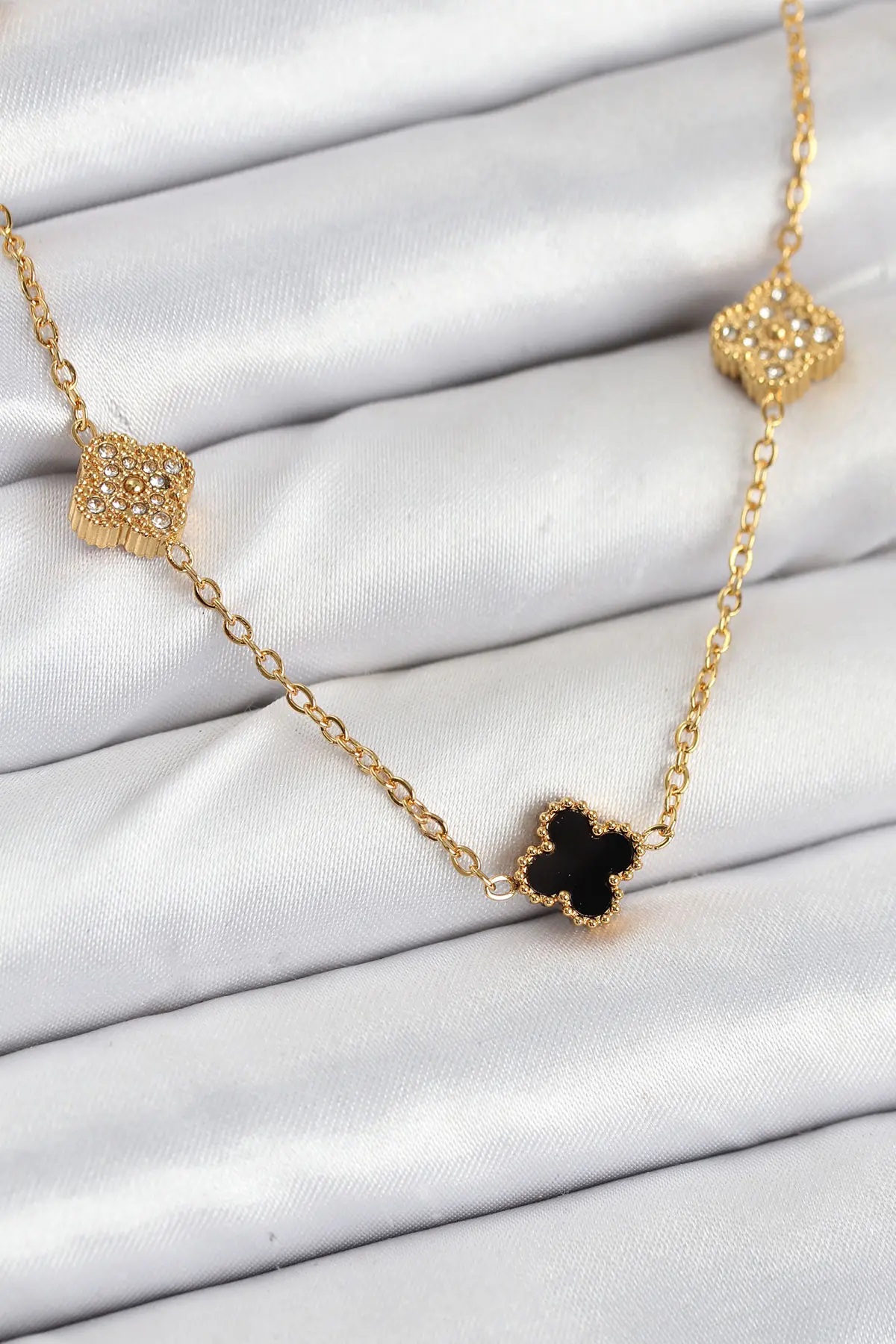 316L Çelik Zincir Gold Renk Siyah ve Zirkon Taşlı Baby Boy Yonca Kadın Kolye TJ-BKO10592