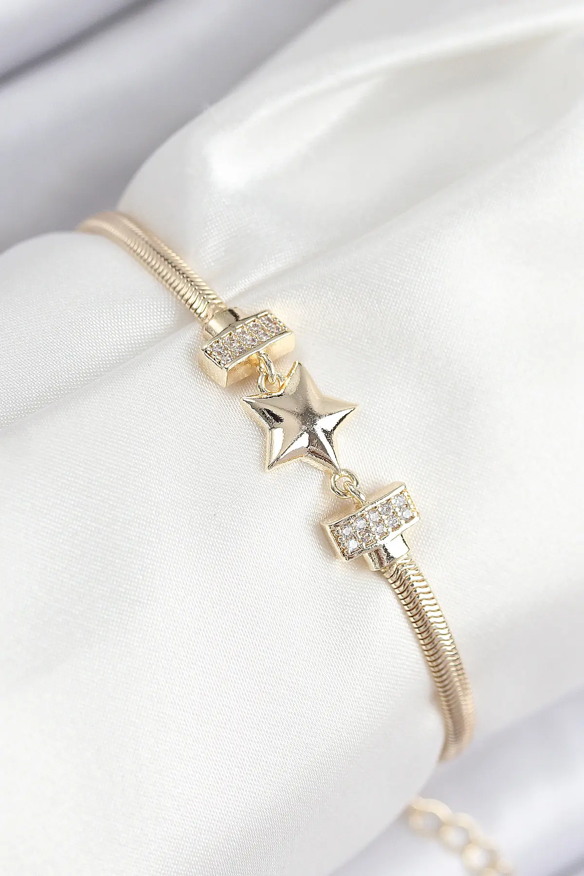 Pirinç Zirkon Taşlı Yıldız Model Gold Renk Kadın Bileklik TJ-BB7899
