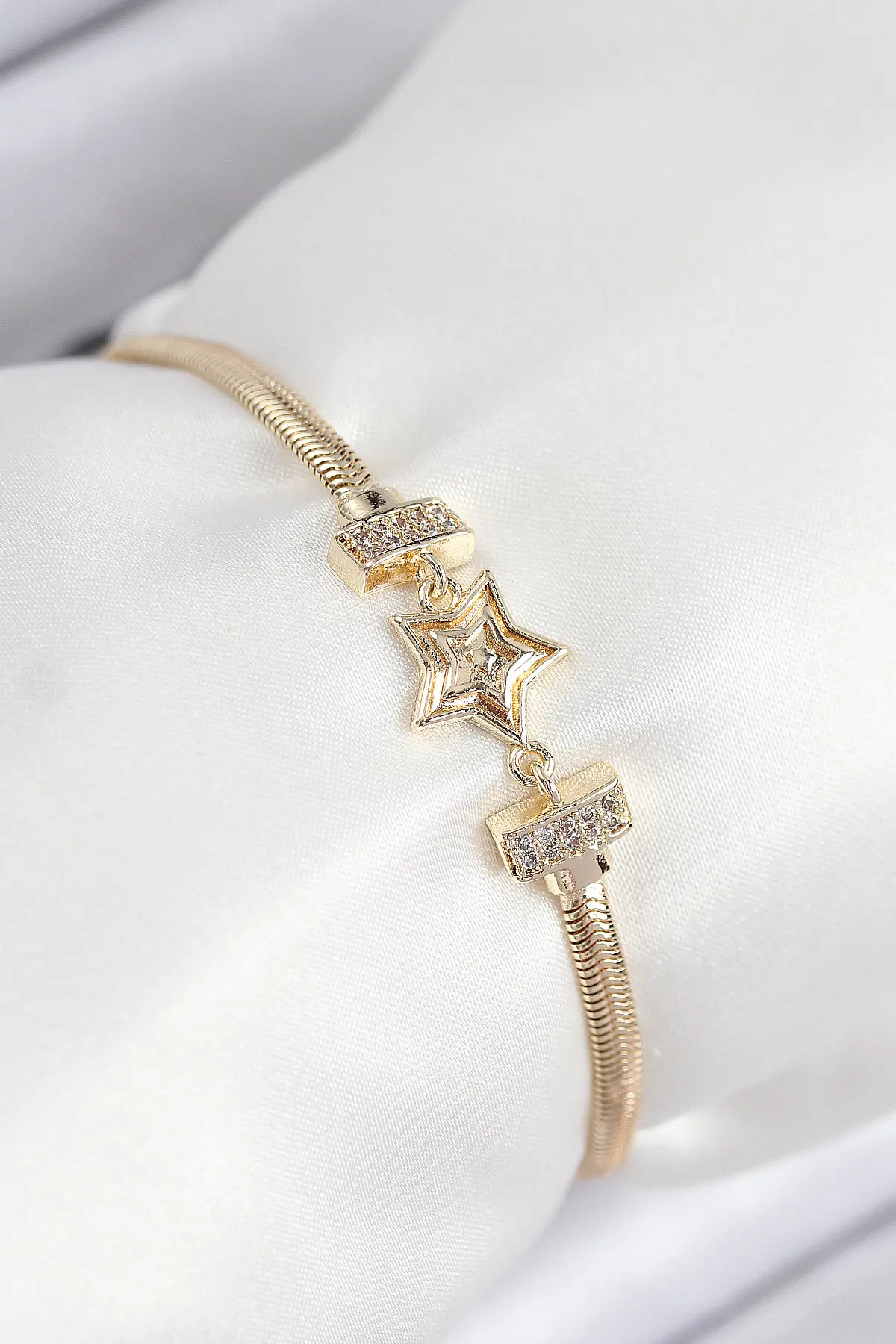 Pirinç Zirkon Taşlı Yıldız Model Gold Renk Kadın Bileklik TJ-BB7903