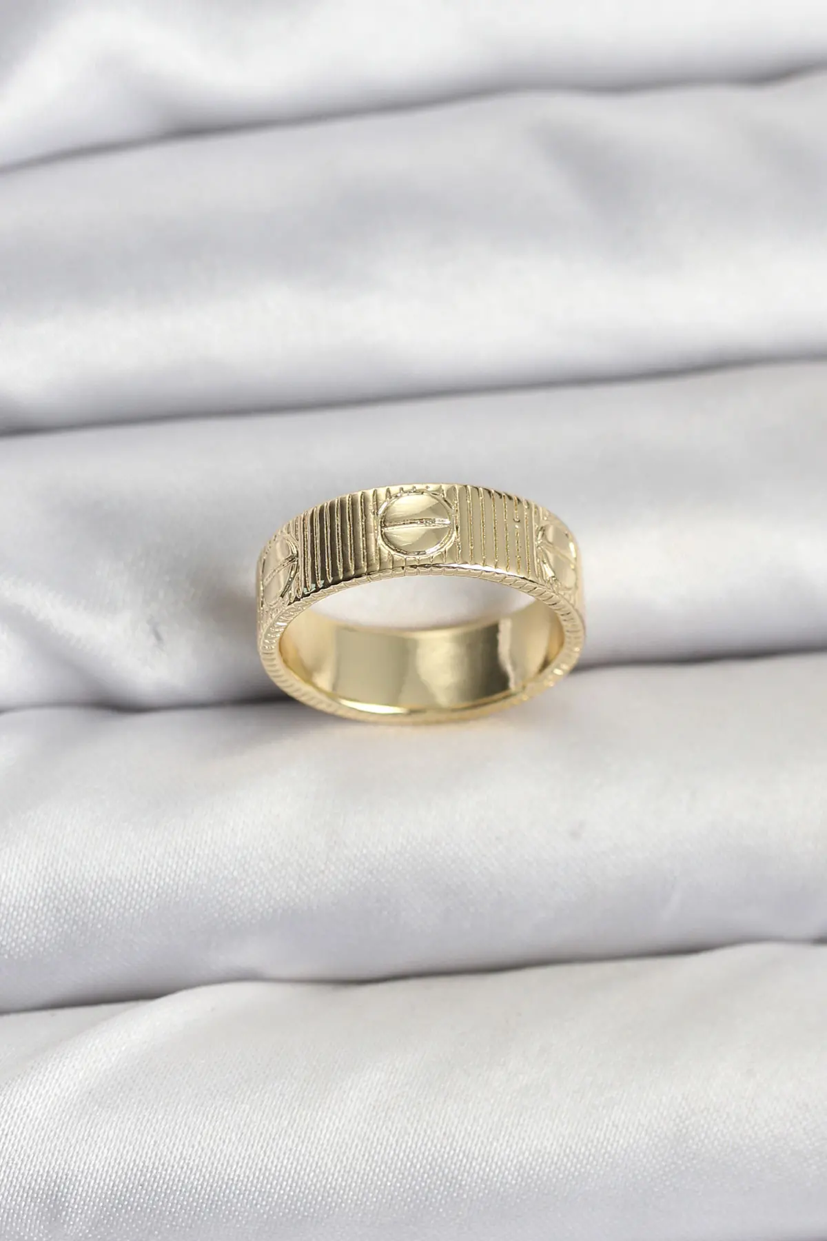 Gold Renk Model Kadın Yüzük TJ-BYK3910