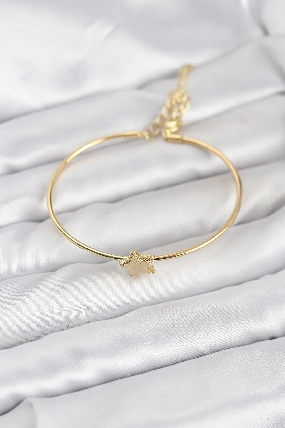 Yıldız Model Gold Renk Kadın Bileklik TJ-BB8236