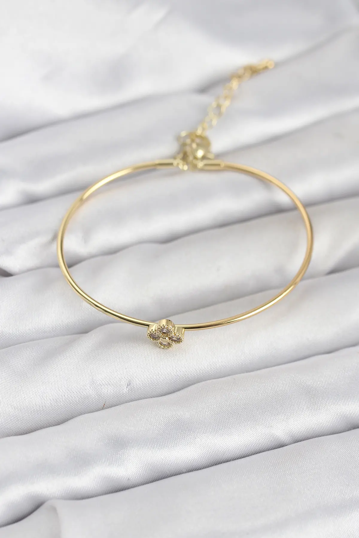 Zirkon Taşlı Yonca Model Gold Renk Kadın Bileklik TJ-BB8235
