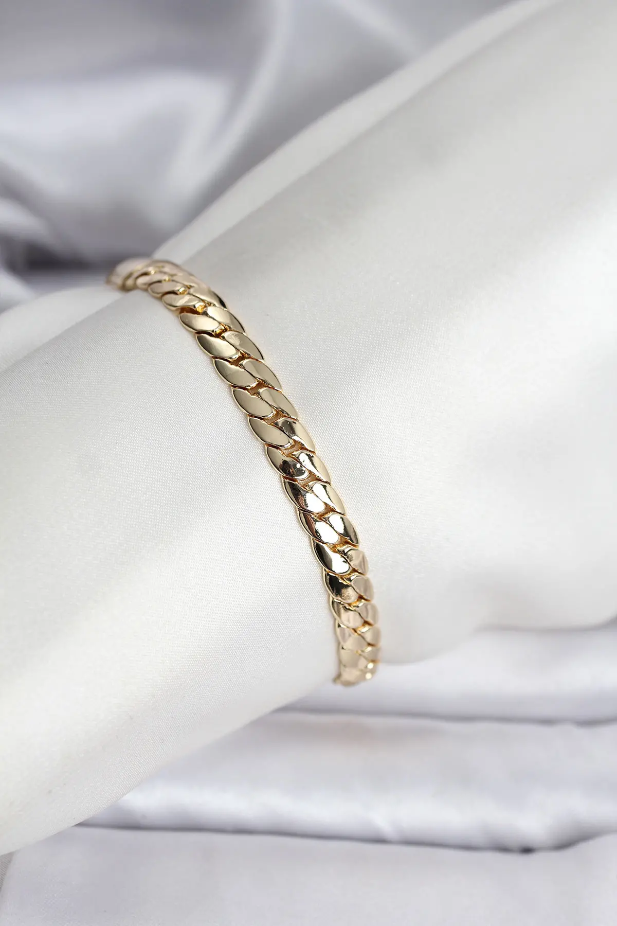 14K Gold Renk Kaplama Ezme Zincir Model Kadın Bileklik TJ-BB8116
