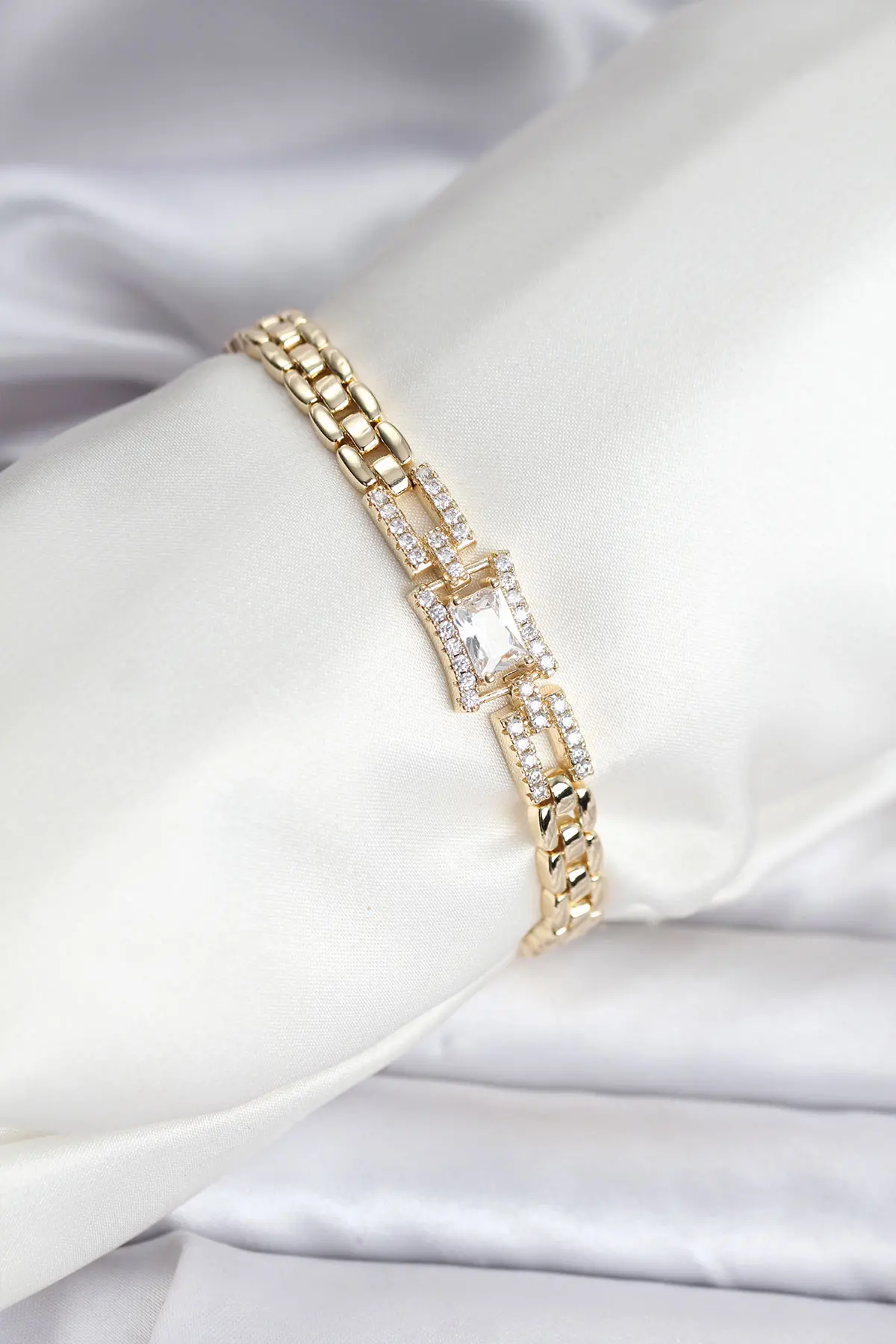 14K Gold Renk Kaplama Zirkon Kare Taşlı CM Kadın Bileklik TJ-BB8118