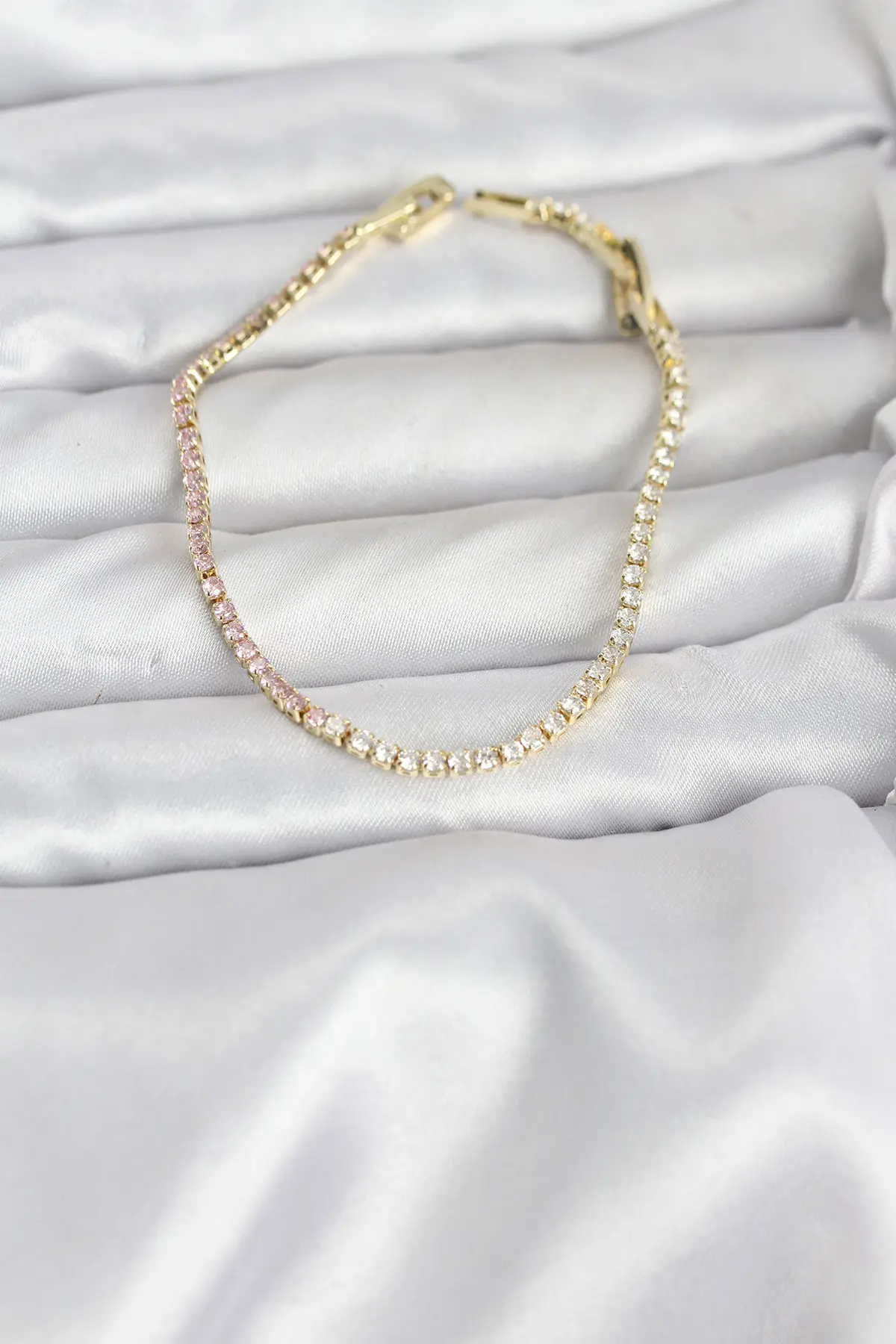 Pembe ve Beyaz Zirkon Taşlı Gold Renk Su Yolu Kadın Bileklik TJ-BB8150