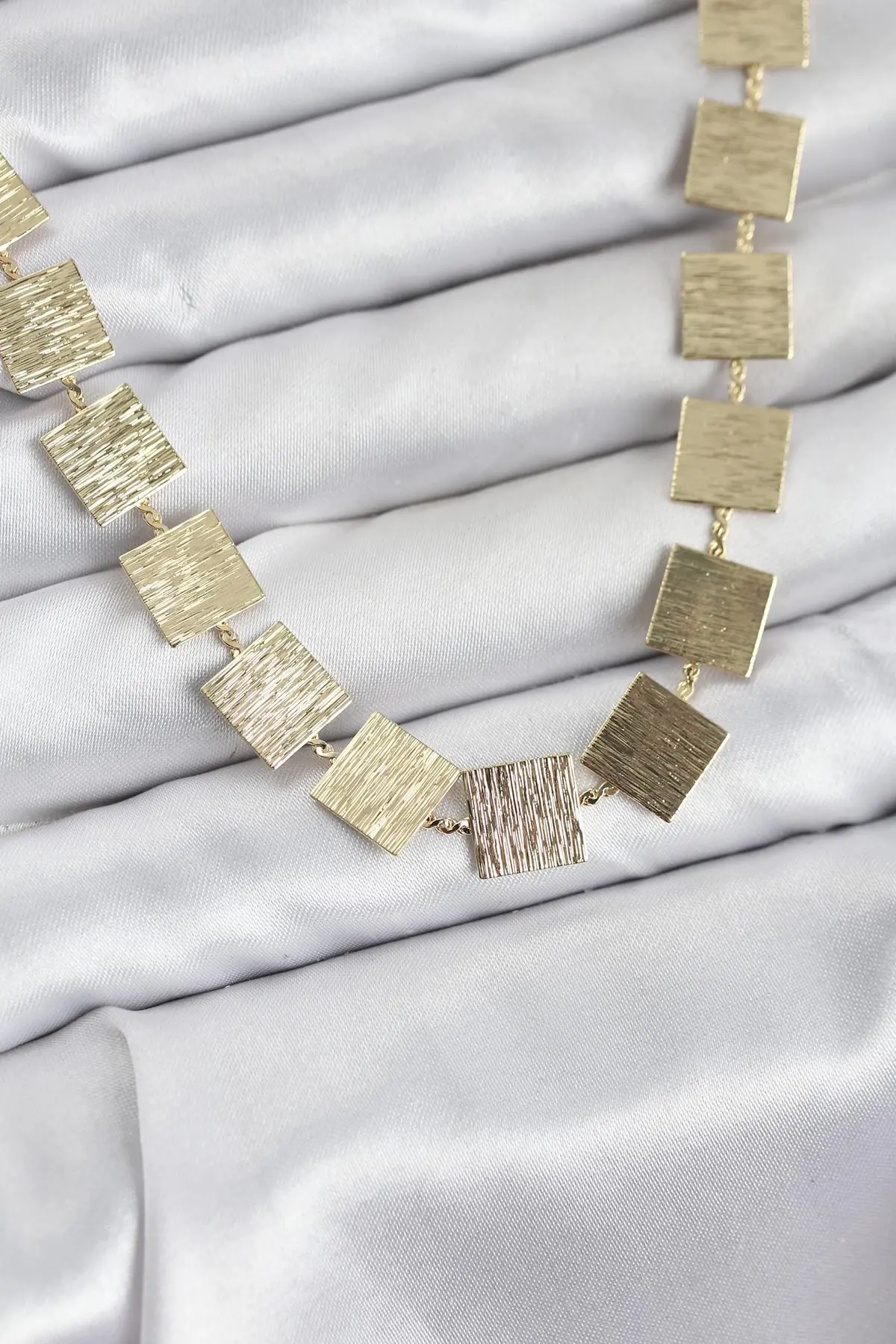 Kare Plaka Model Gold Renk Kadın Kolye TJ-BKO10825