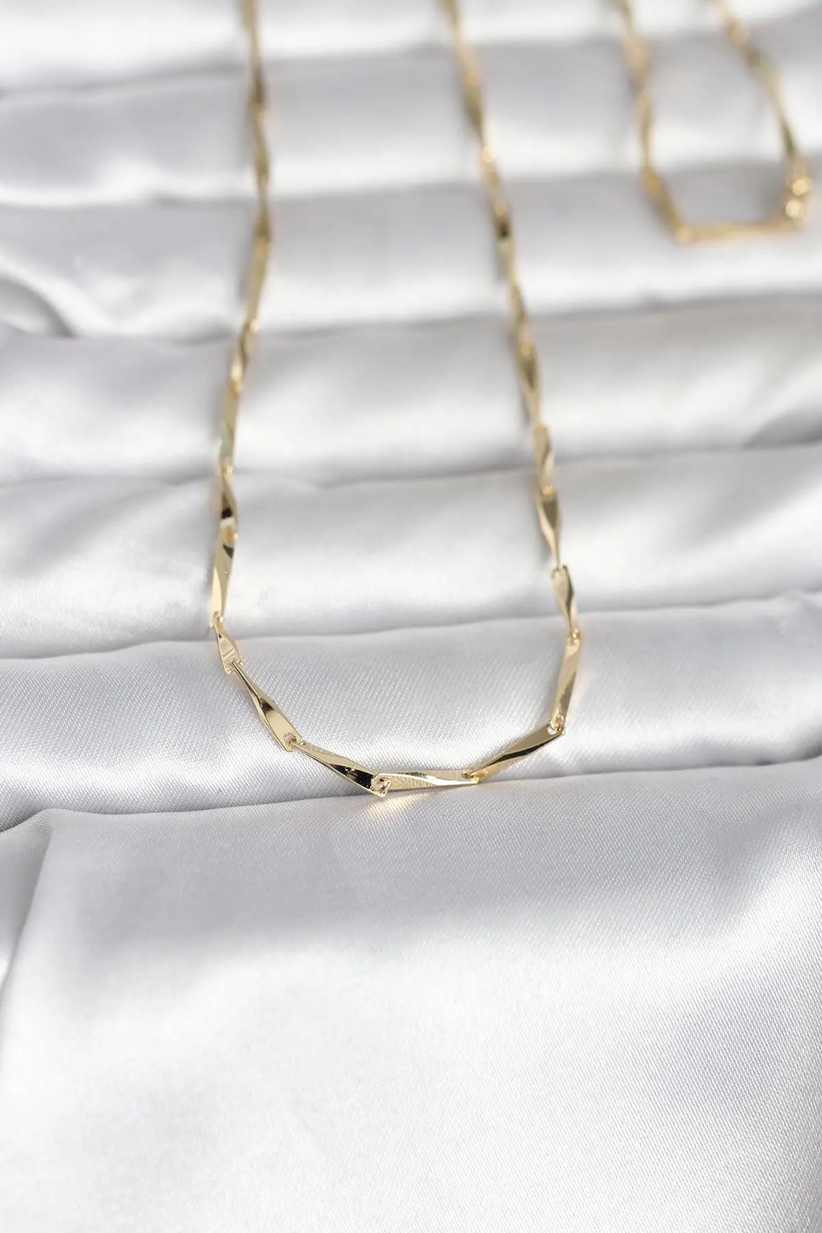 CM 14K Gold Renk Kesme Çubuk Zincirli Model 60 cm Kadın Kolye TJ-BKO10988