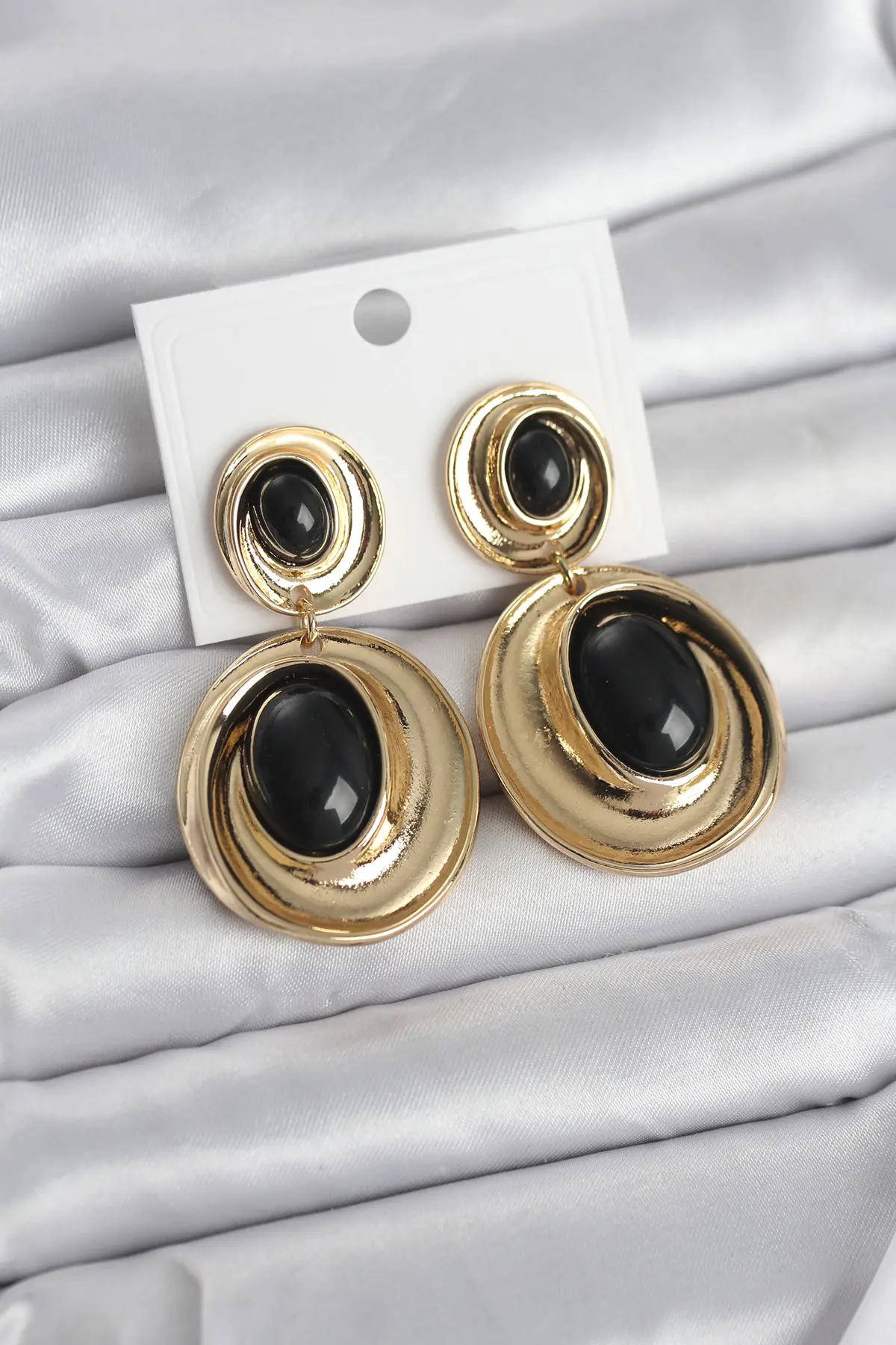 Siyah Sallantılı Damla Model Gold Renk Vintage Kadın Küpe TJ-BKP11669