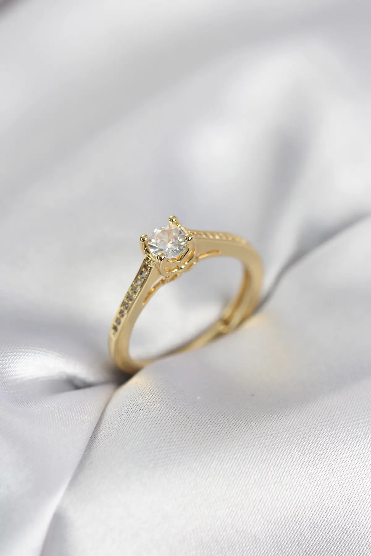 Tek Taş Gold Renk Zirkon Taşlı Model Kadın Yüzük TJ-BYK4105