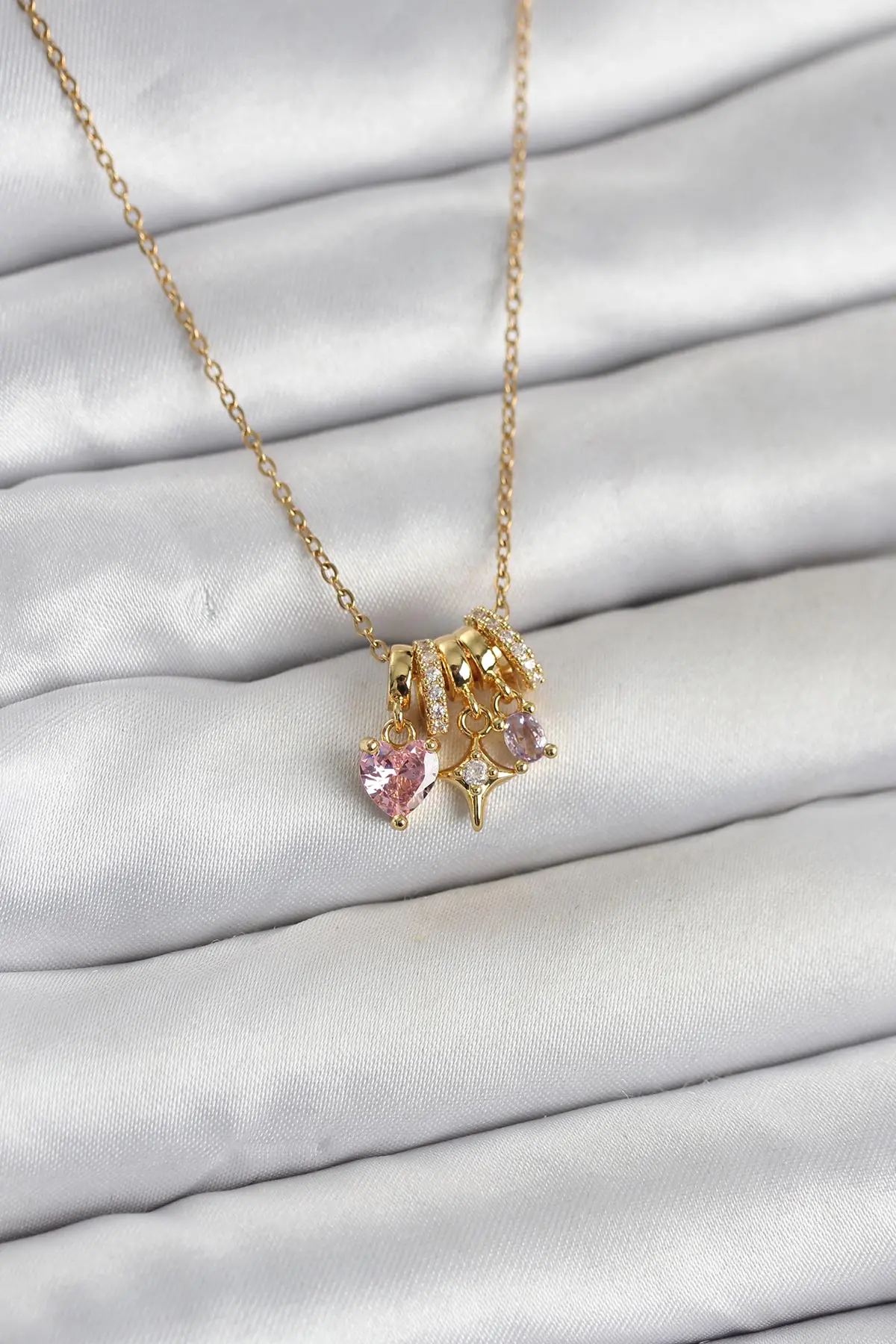 316L Çelik Gold Pembe Zirkon Taşlı Charmlı Kadın Kolye TJ-BKO11011