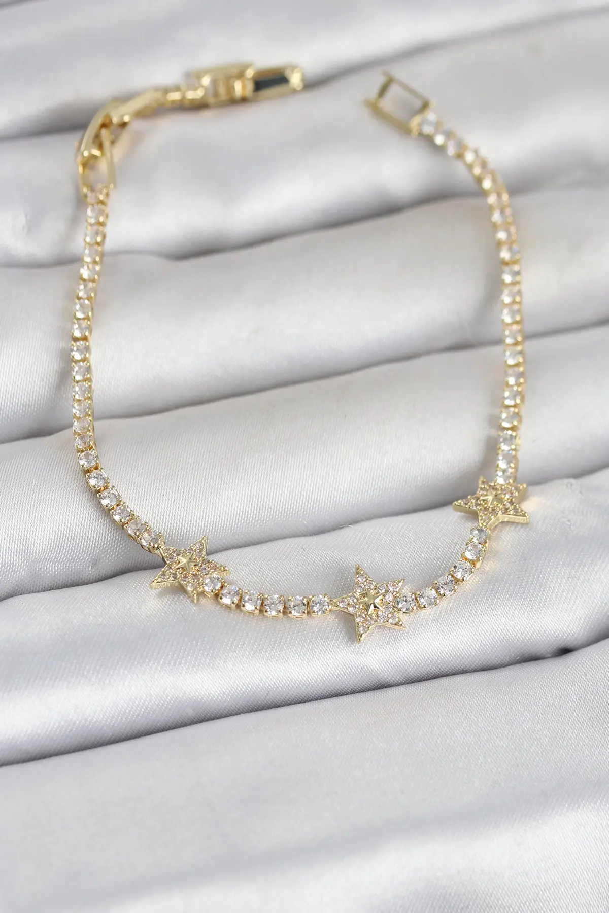 Pirinç Gold Renk Minimal Yıldız Model Zirkon Taşlı Su Yolu Kadın Bileklik TJ-BB8379
