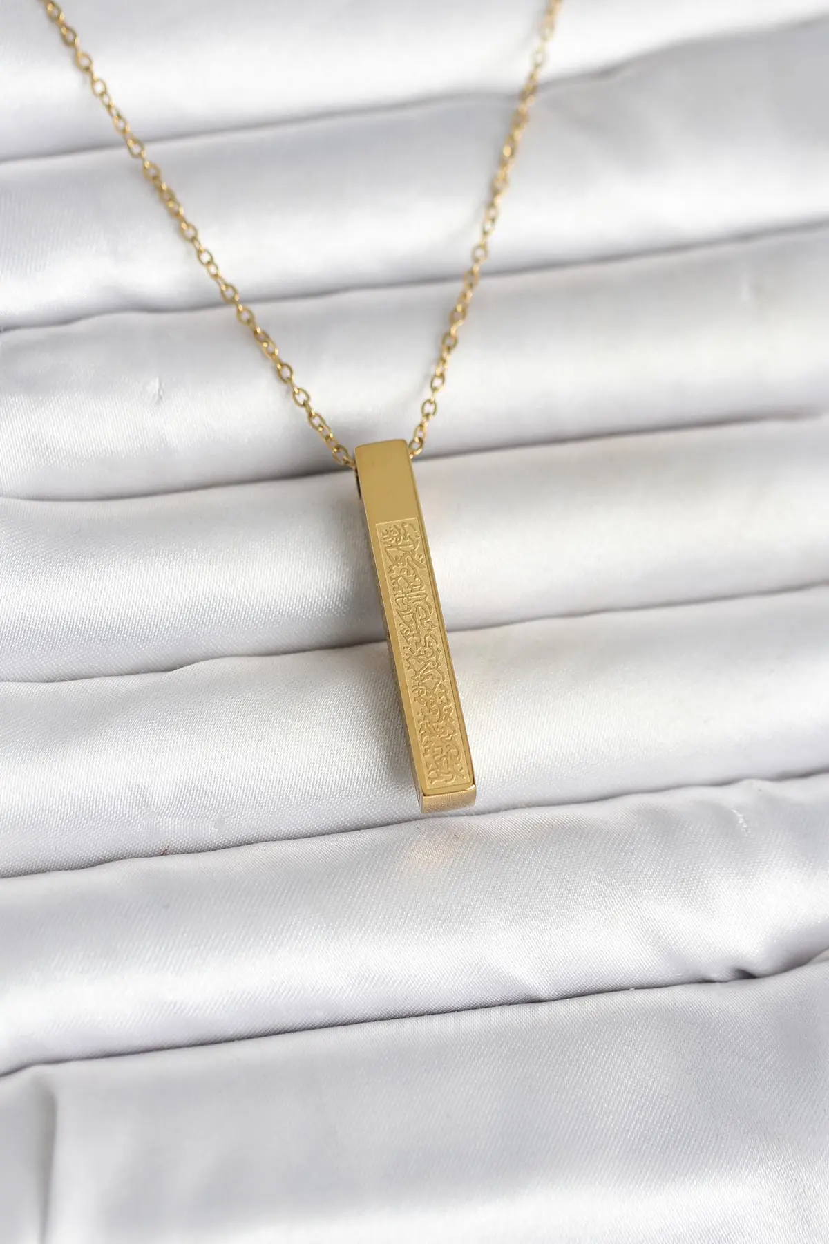 316L Çelik Gold Renk Ayetel Kürsi Yazılı Bar Çubuk Kolye TJ-BKO11057