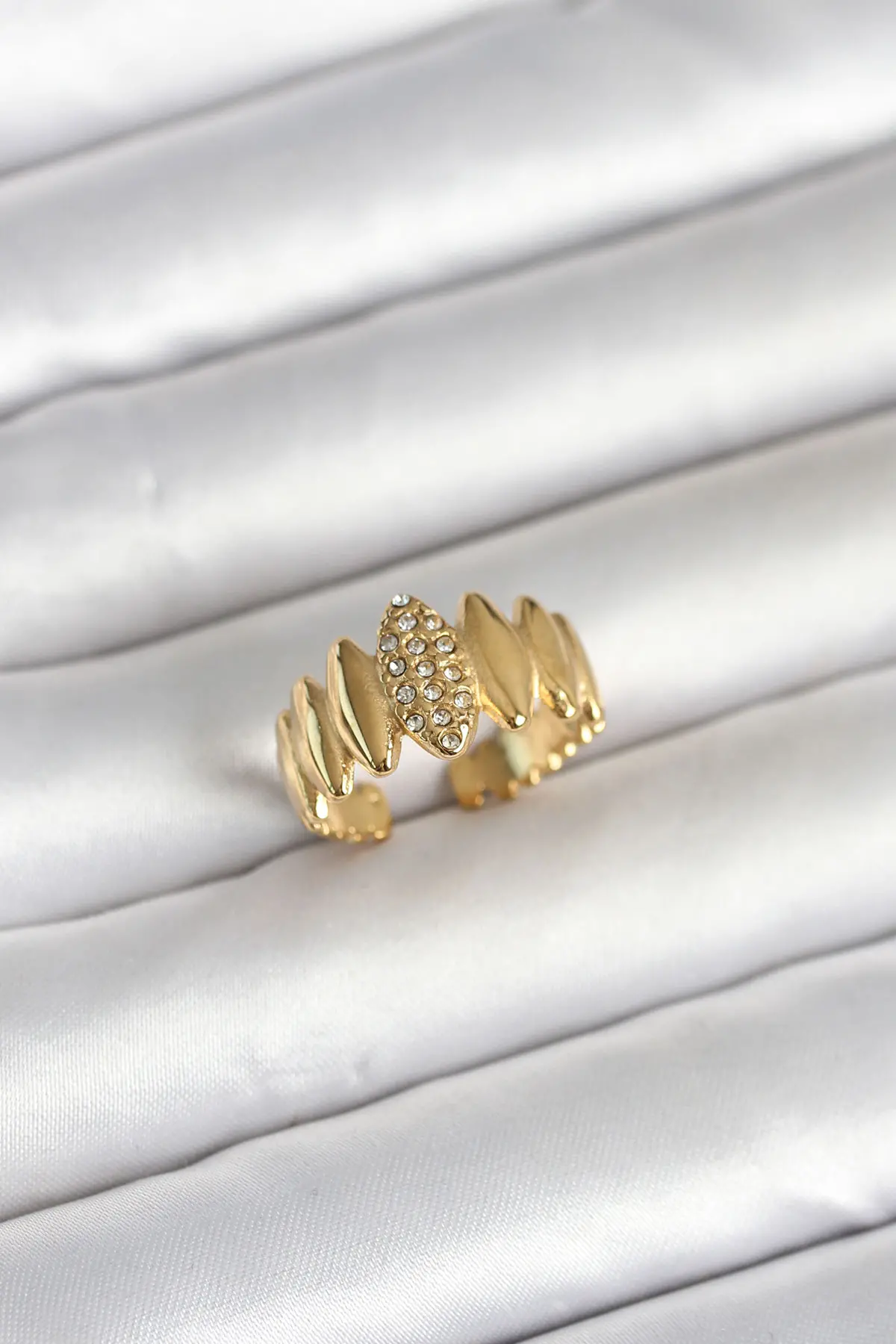 316L Çelik Gold Renk Zirkon Taşlı Vintage Model Kadın Yüzük TJ-BYK4164