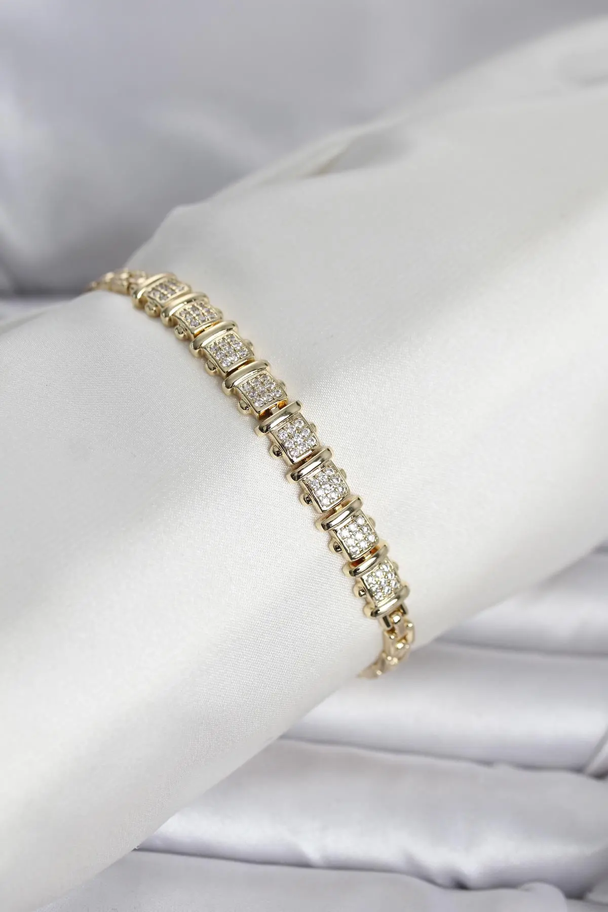 Xuping Model Zirkon Taşlı Gold Renk Kadın Bileklik TJ-BB8415