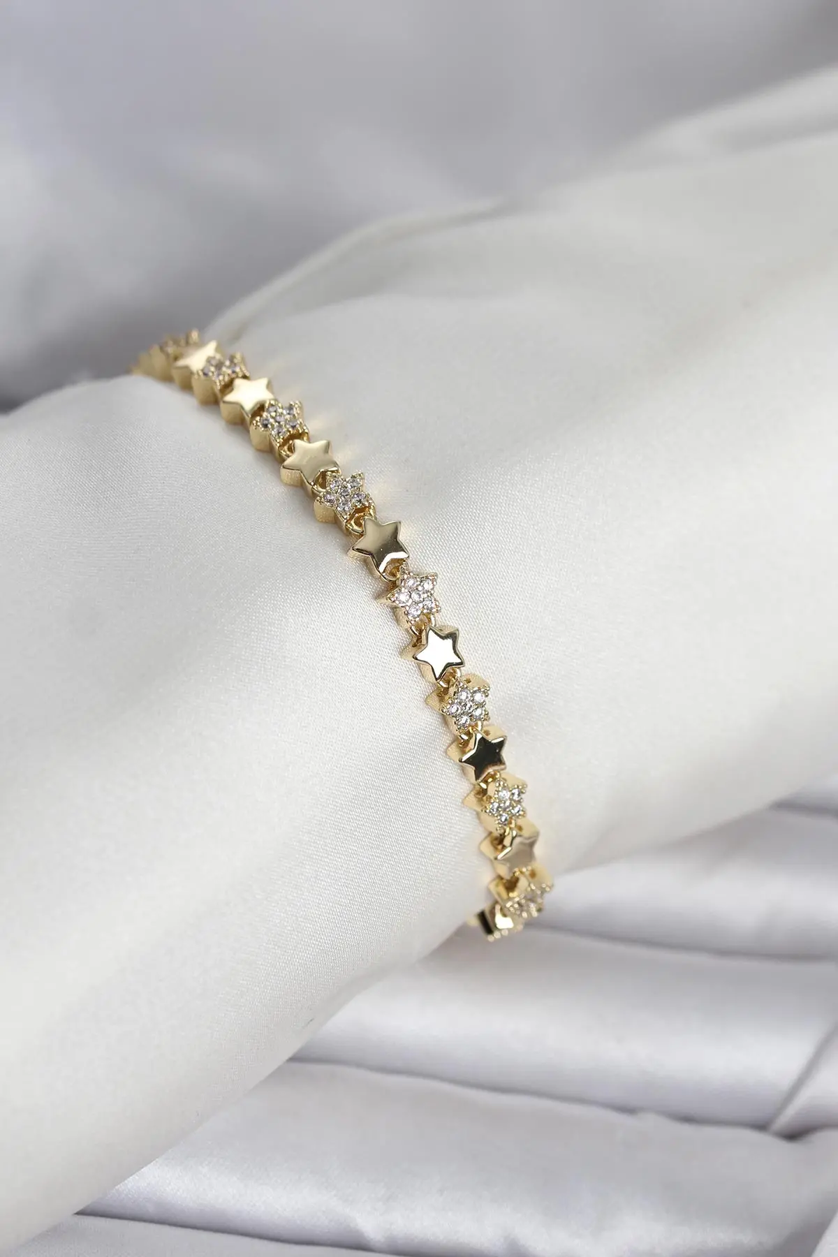 Pirinç Gold Renk Zirkon Taşlı Yıldız Model Kadın Bileklik TJ-BB8405