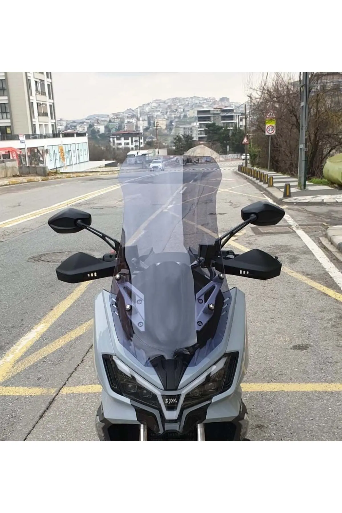 SYM ADX 300 Ön Cam 2024-2026 Model 65cm Füme Renkli 4mm ORTA BOYLU