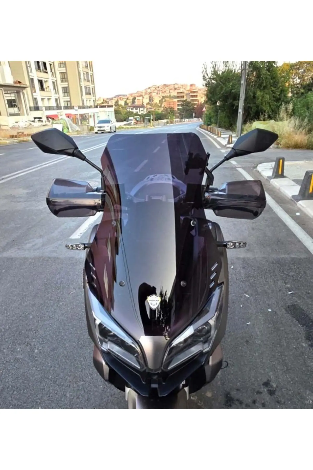 RKS Reale 125 Ön Cam 2023-2026 Model 55cm Siyah Renkli 4mm KISA SPOR CAM