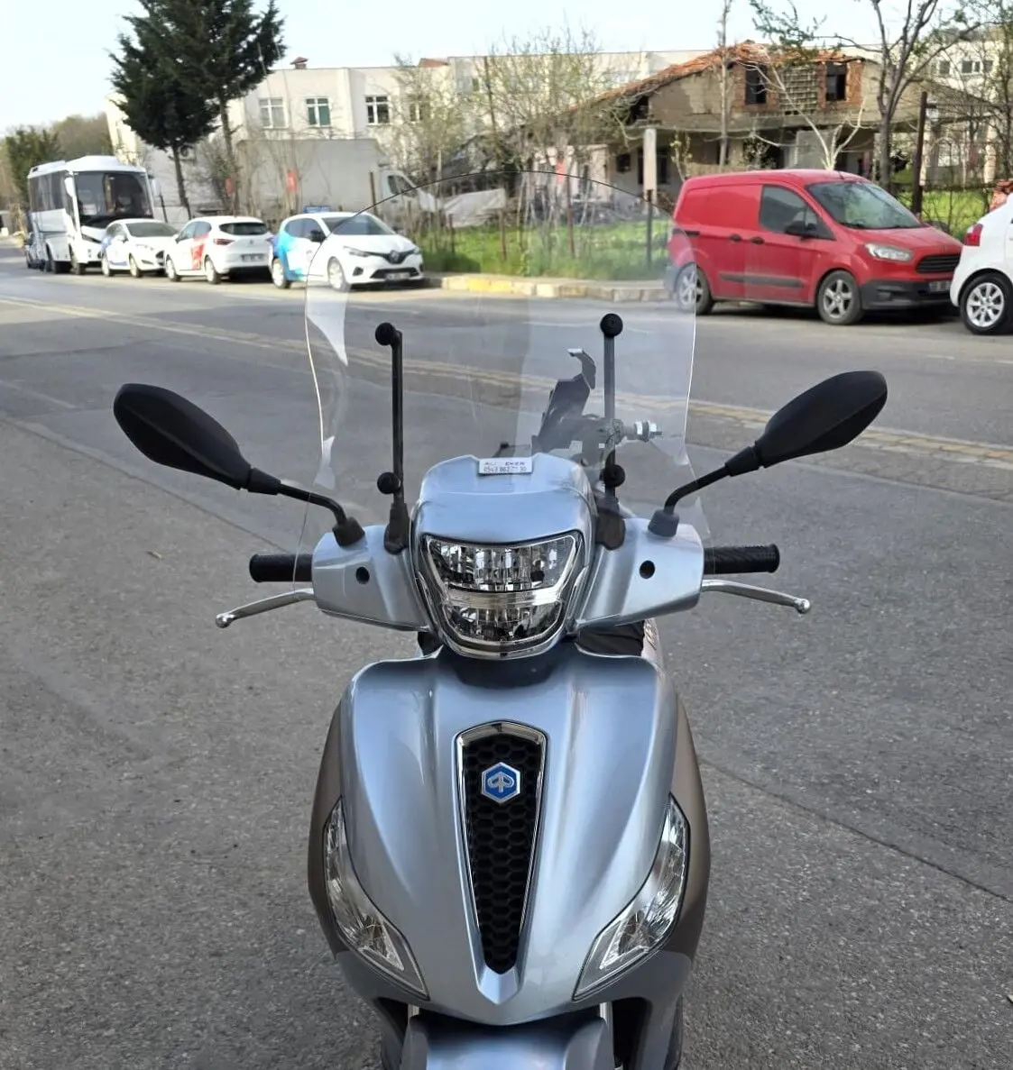 MOTOCAM Piaggio Medley S 150 Ön Cam 2021-2026 Model 54cm Şeffaf Renkli APARATSIZDIR
