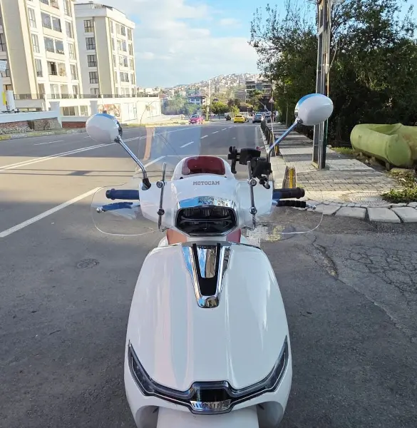 MOTOCAM Yuki Risotto 125 Ön Cam 2022-2026 Model 43cm Şeffaf Renkli 4mm Elcikli APARATSIZ
