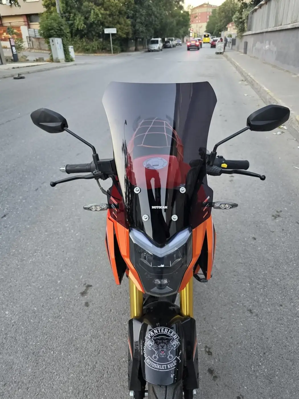 MOTOCAM Arora ARS 200 Ön Cam 2022-2026 Model 46cm Siyah Renkli 4mm