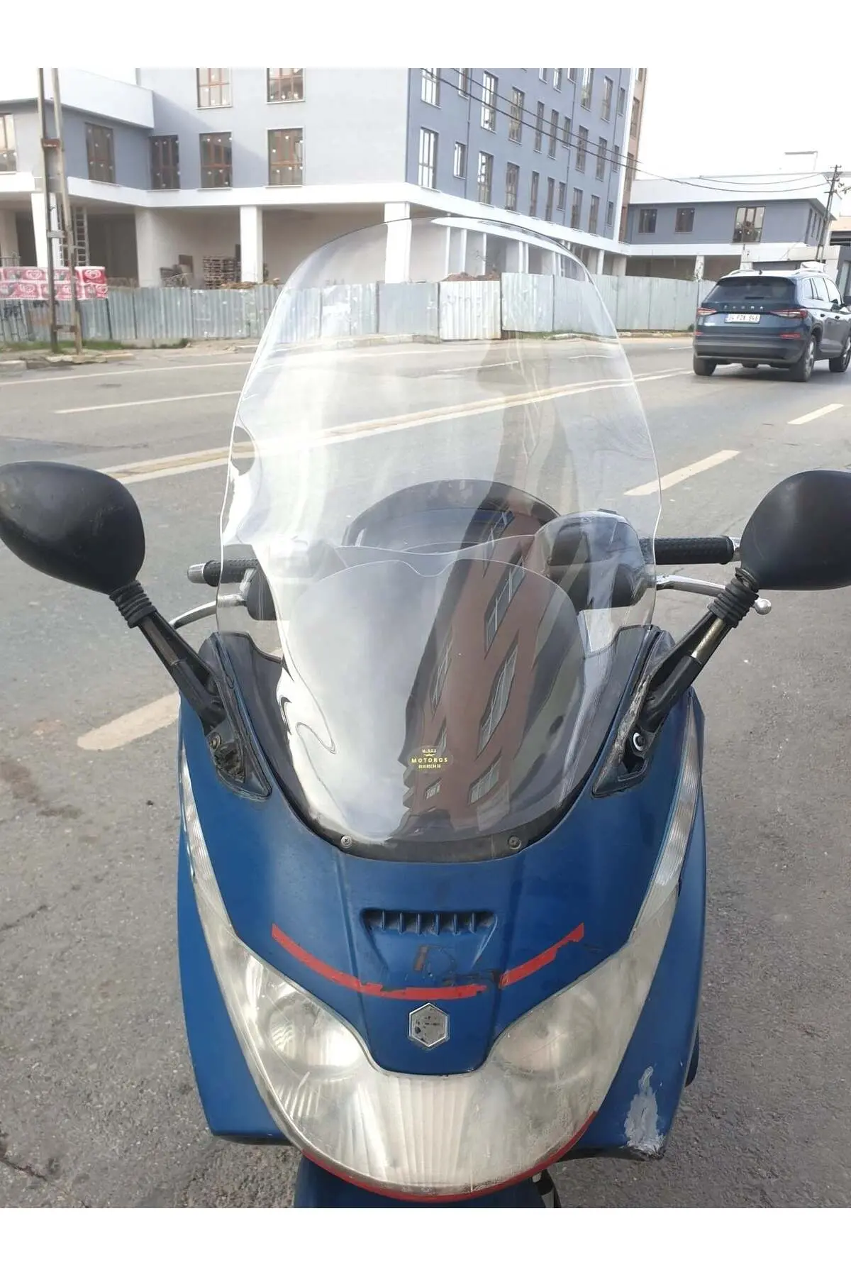 Piaggio X8 200 Ön Cam 2004-2006 Model 58cm Şeffaf Renkli 4mm