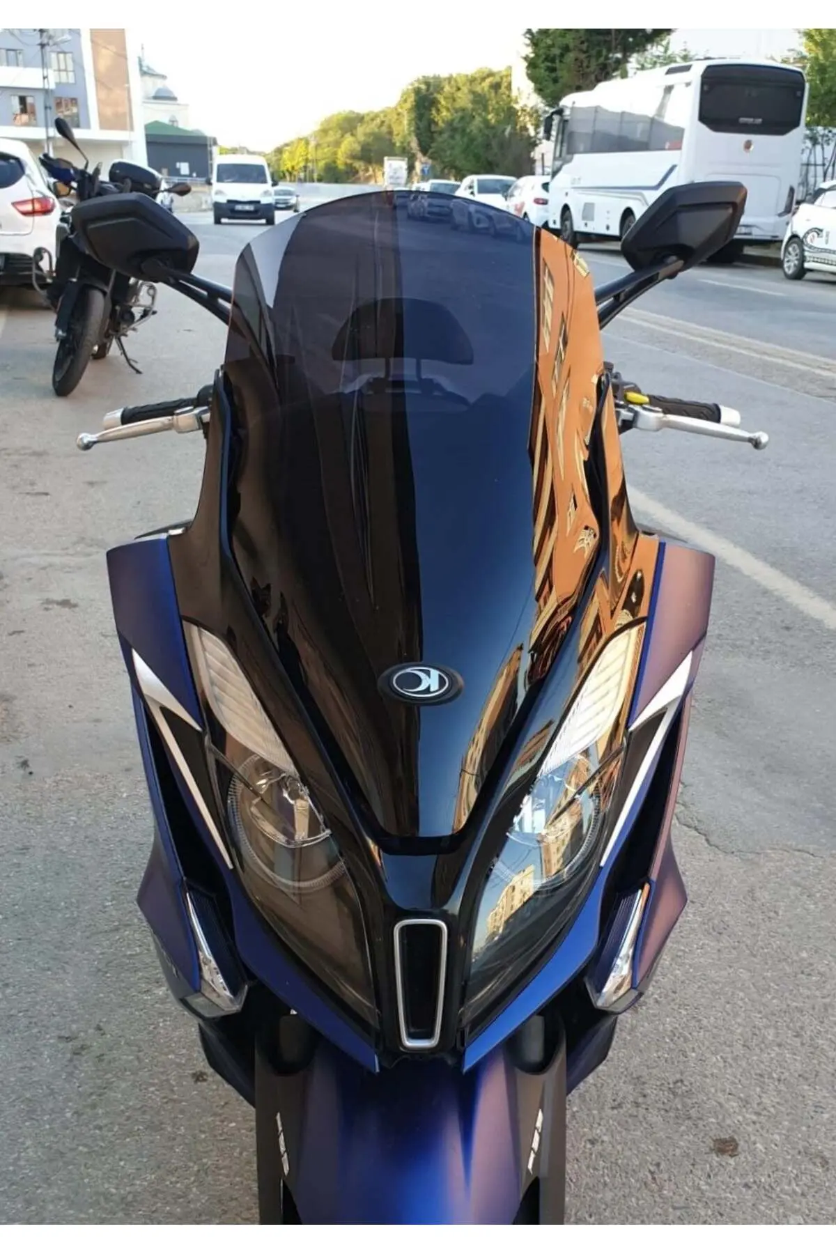 Kymco Downtown 250i Ön Cam 2016-2026-2026 Model 61cm Siyah Renkli 4mm ORİJİNAL BOYLU