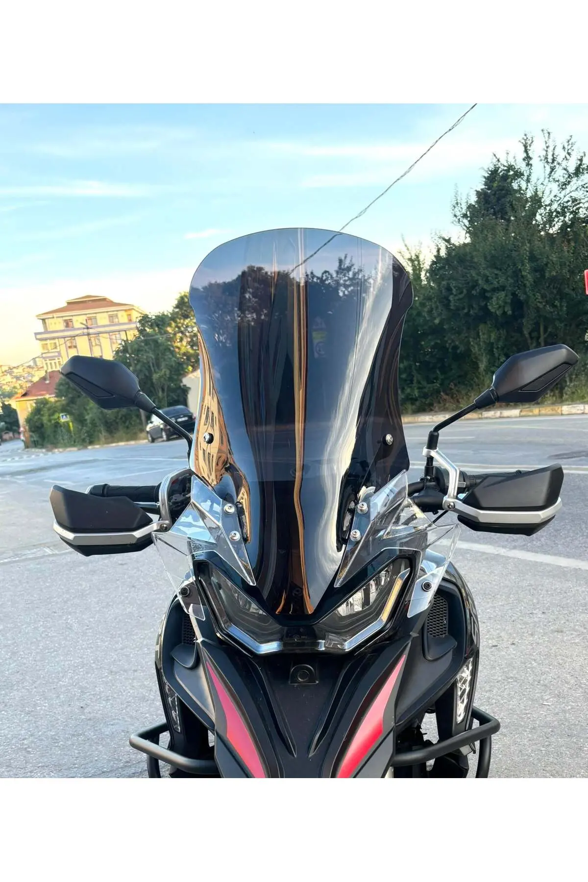 QJ SRT 800 Ön Cam 2023-2026 Model 61cm Siyah Renkli 4mm
