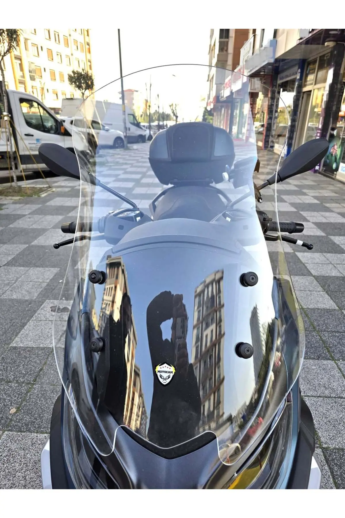 Piaggio MP3 530 Ön Cam 2023-2026 Model 72cm Şeffaf Renkli 4mm UZUN